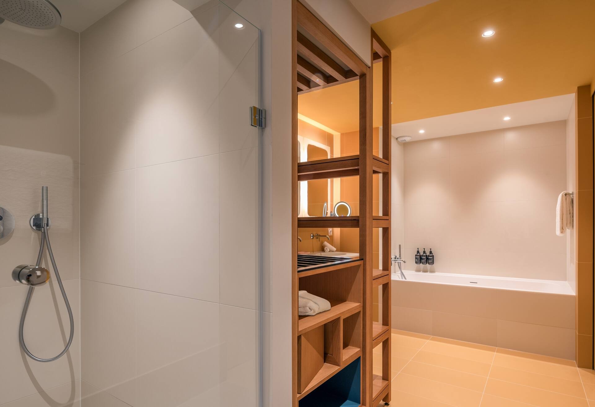 King One Bedroom Suite with Sea View thumbnail 5