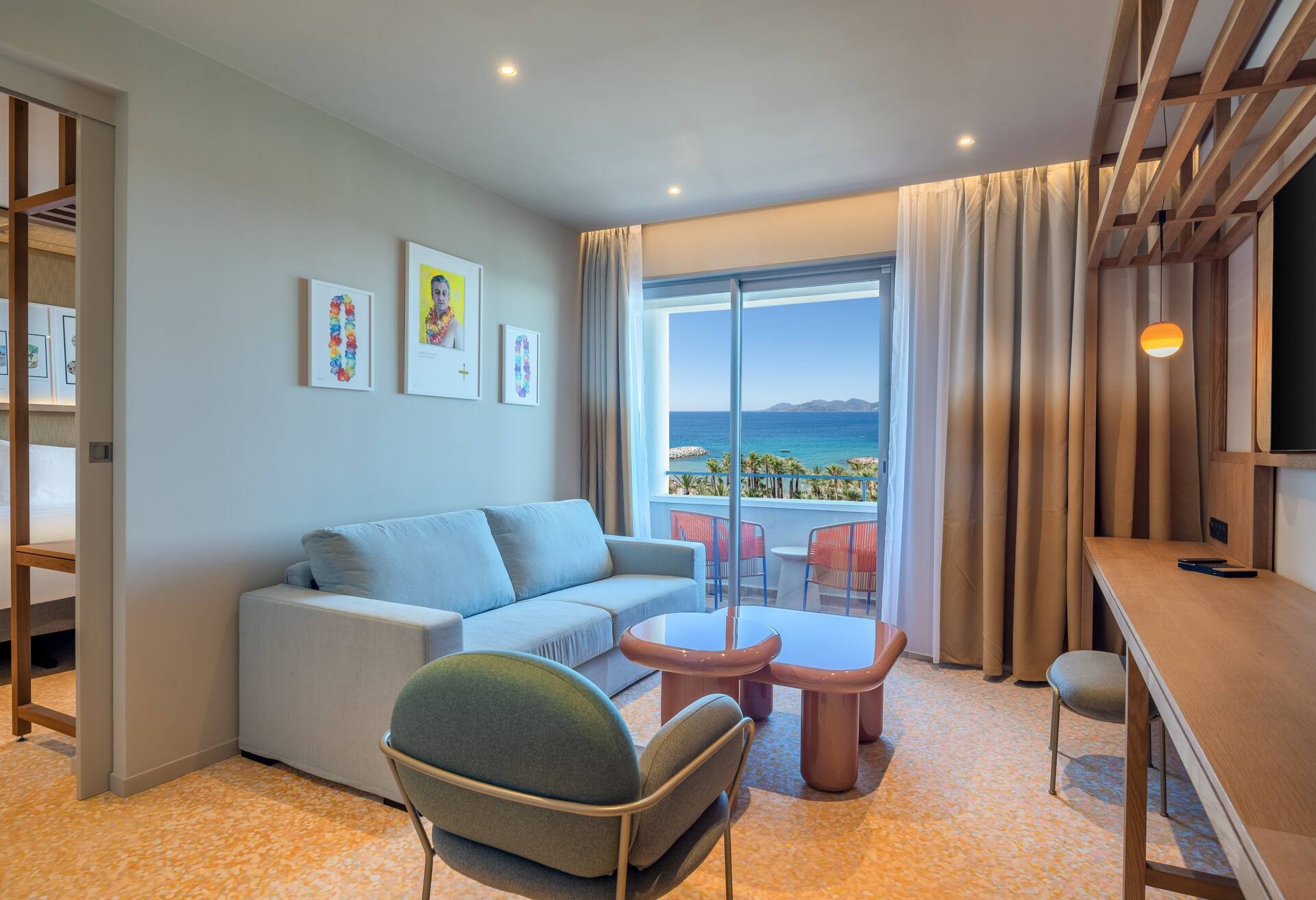 King One Bedroom Suite thumbnail 5