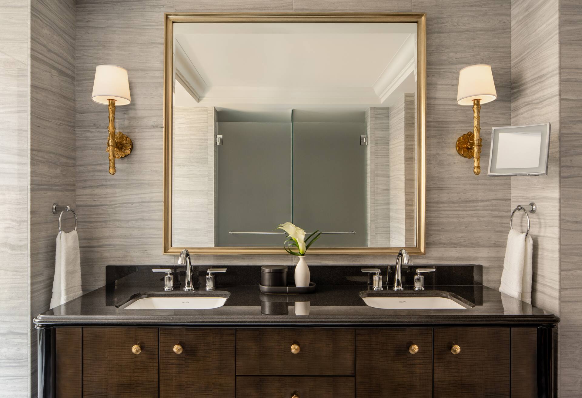 Park Avenue Premier Suite Mobility Access Tub