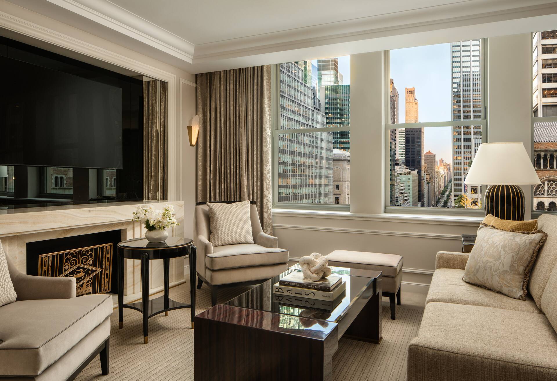 Park Avenue Premier Suite Mobility Access Tub thumbnail 5