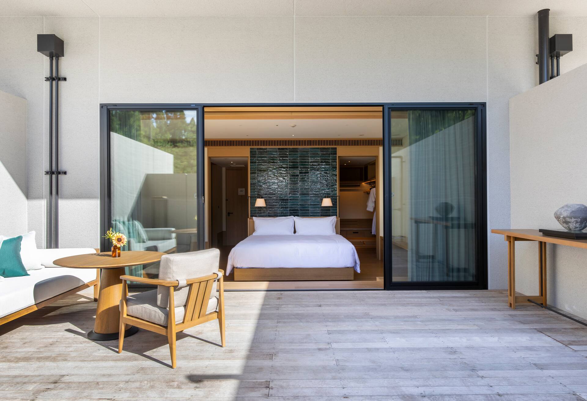 Poolside Terrace Room thumbnail 6