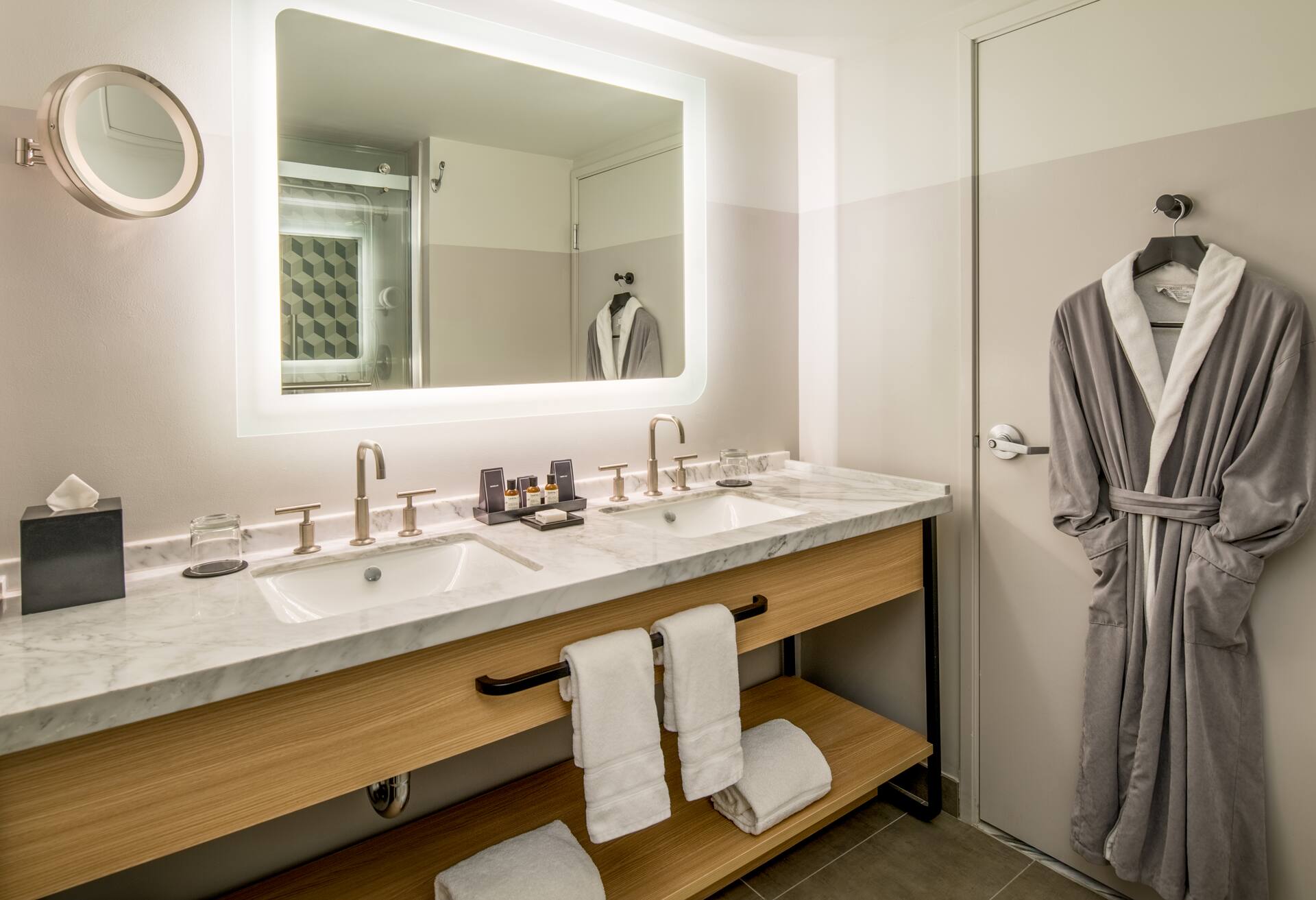 1 King Premier Room