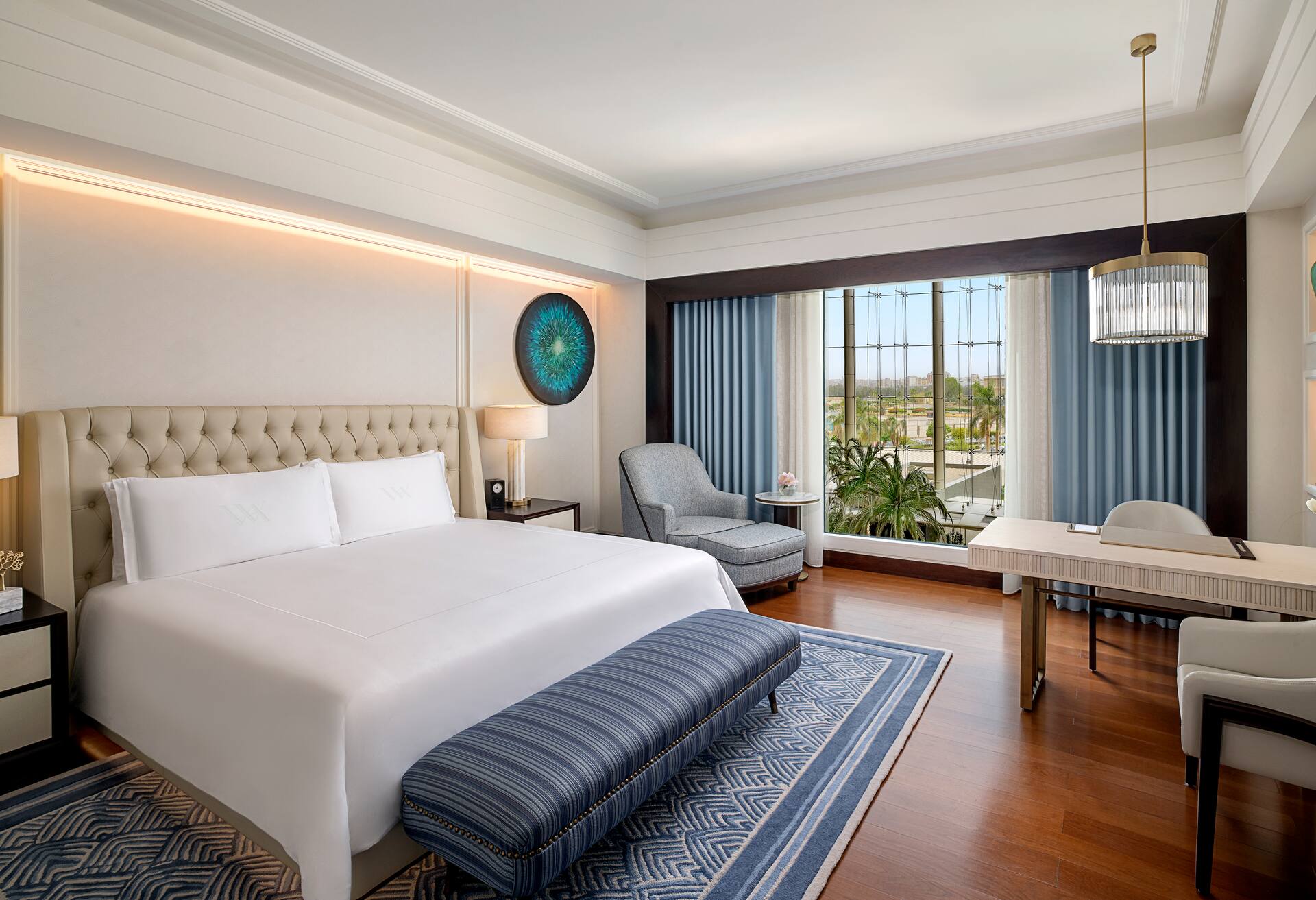 King Premier Room Botanical View
