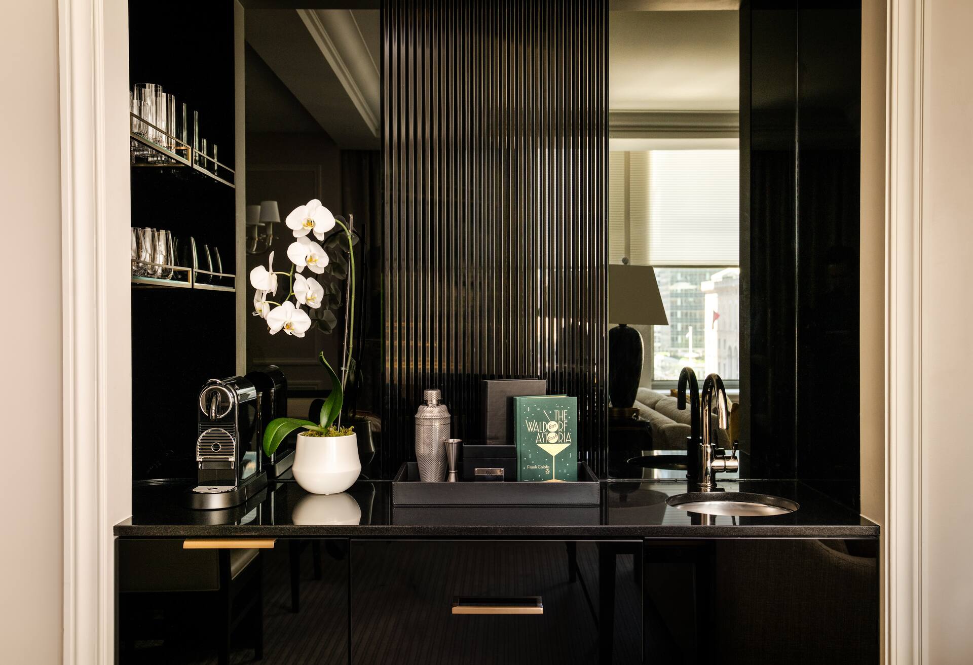 Premier One Bedroom Suite thumbnail 6
