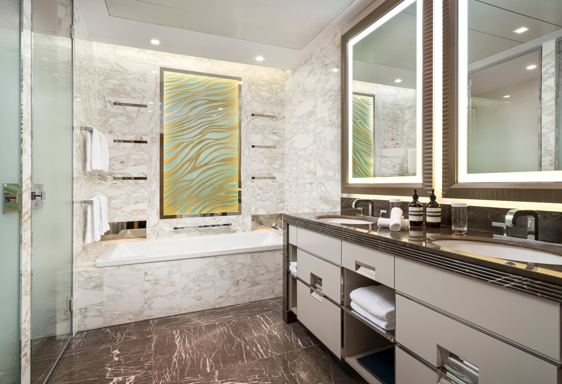 Premier Grand Tower Suite