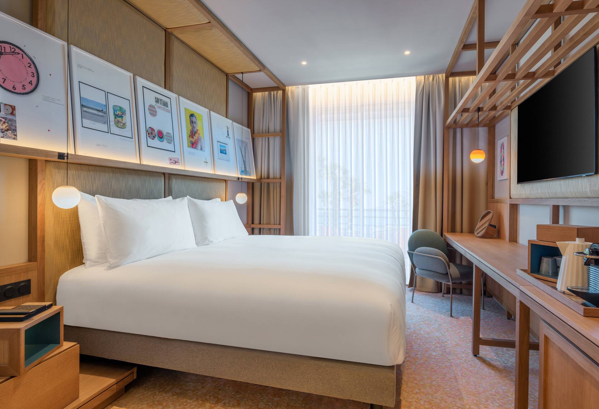 King Premium Room with Partial Sea View