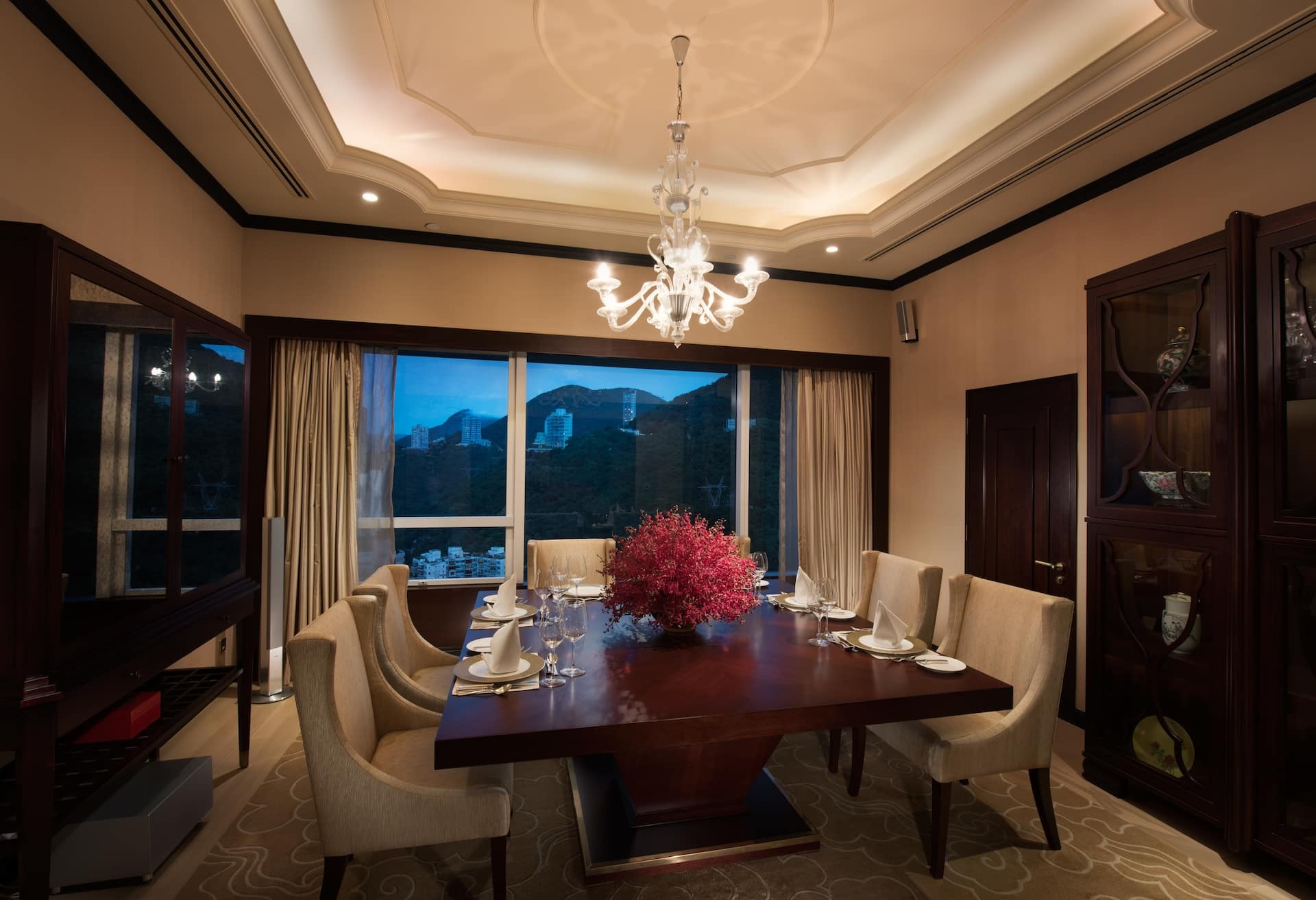Presidential One Bedroom Suite thumbnail 6