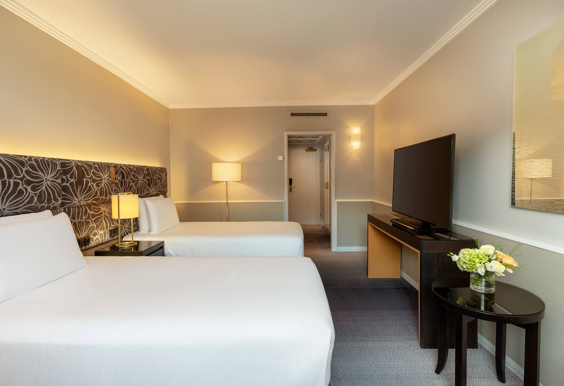 Twin Deluxe City View Room thumbnail 5