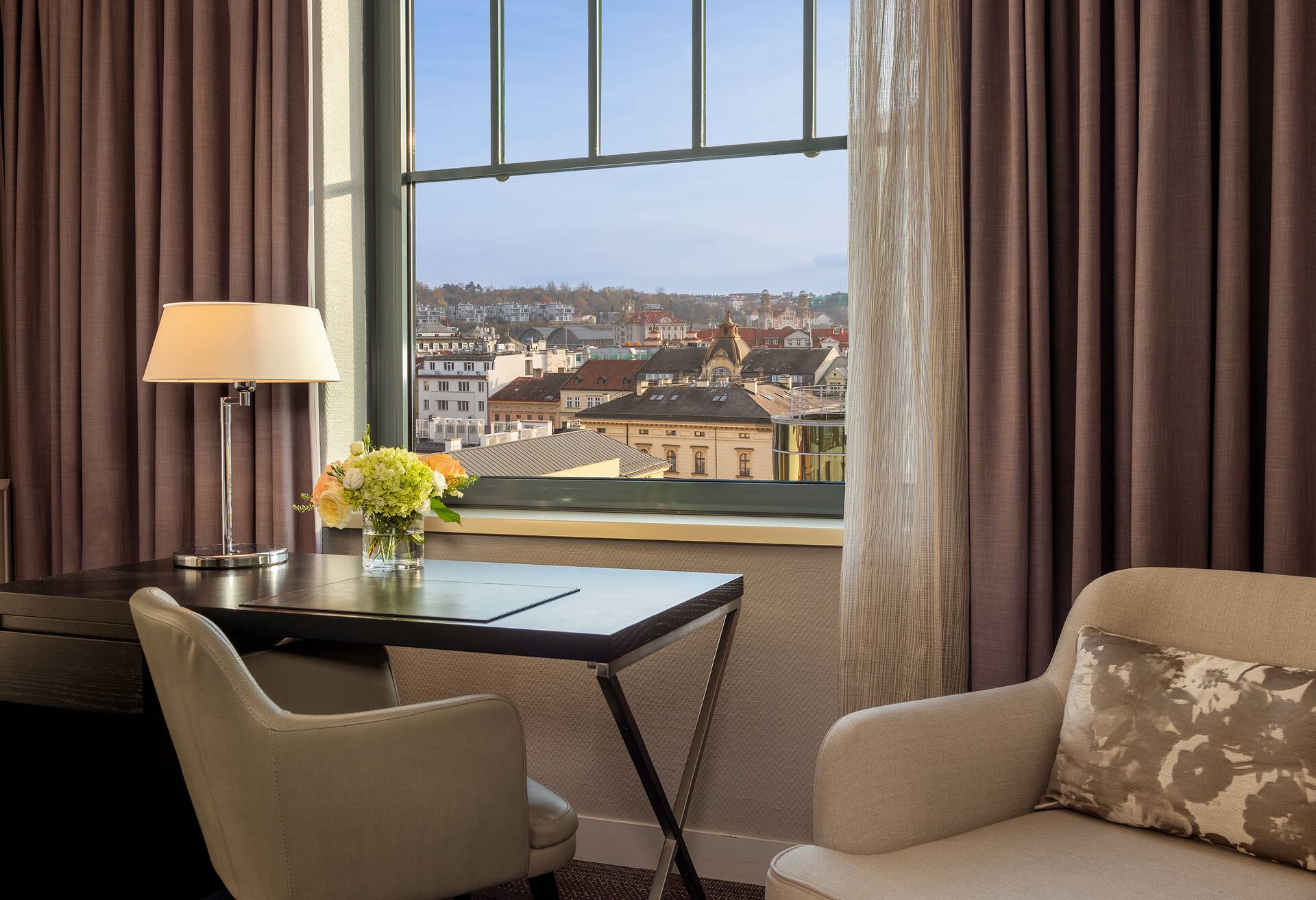 Twin Deluxe City View Room thumbnail 6
