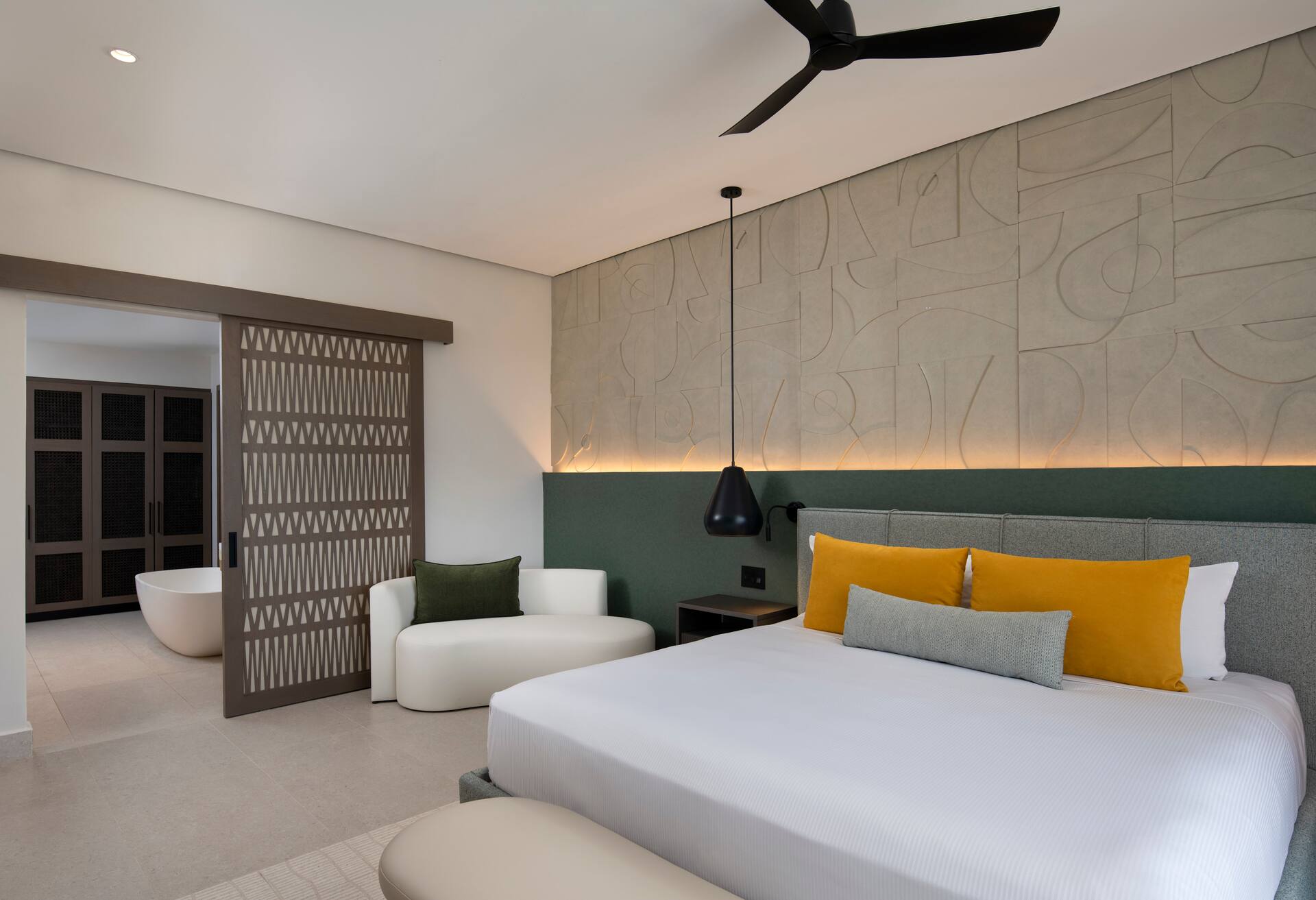Club Azure 1 Bedroom Suite Tropical - King Bd thumbnail 5