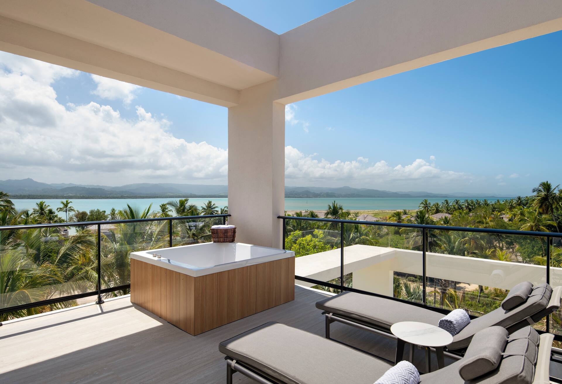 Club Azure 1 Bedroom Suite Tropical - King Bd