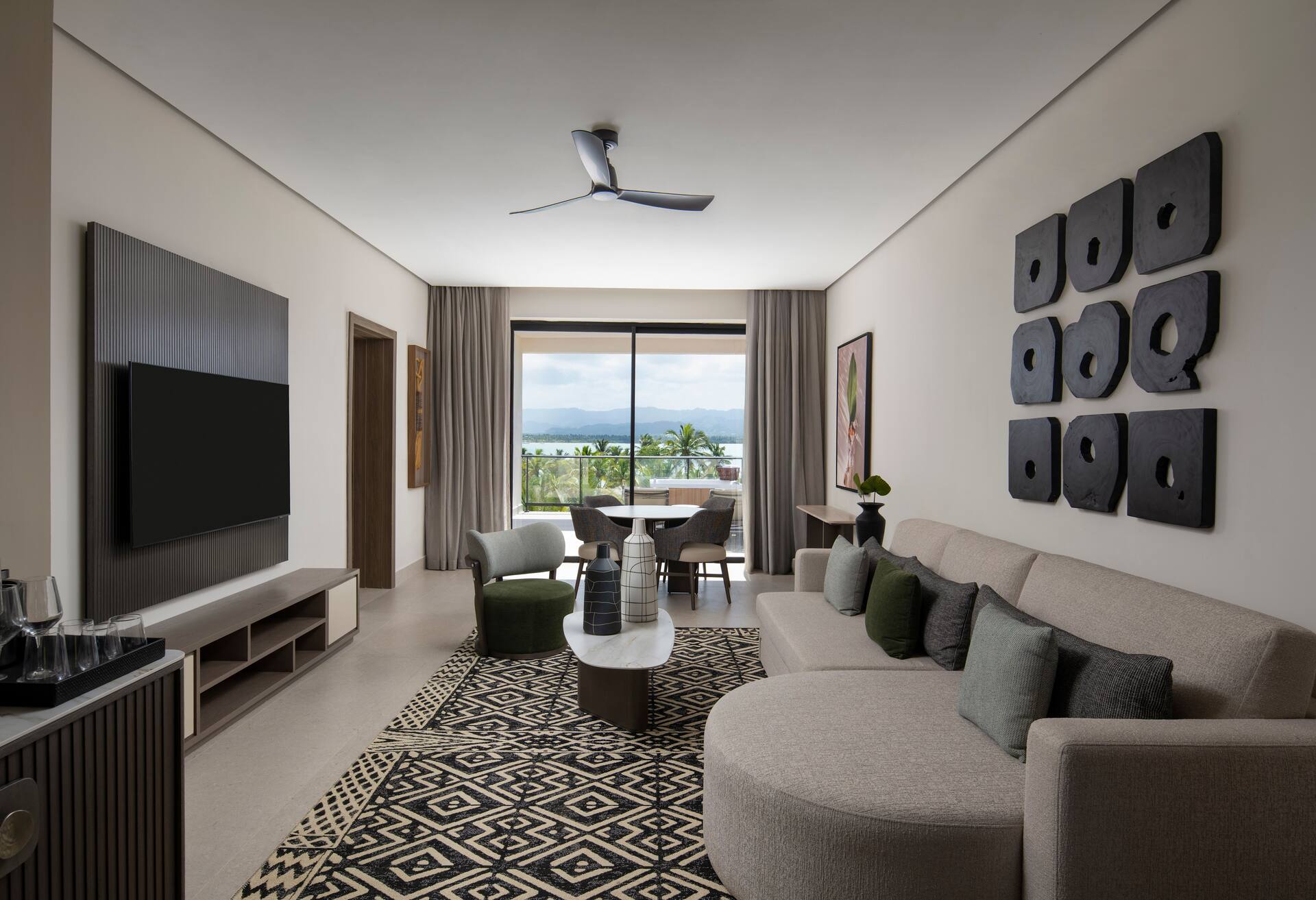 1 Bedroom Suite - 1 King Bed