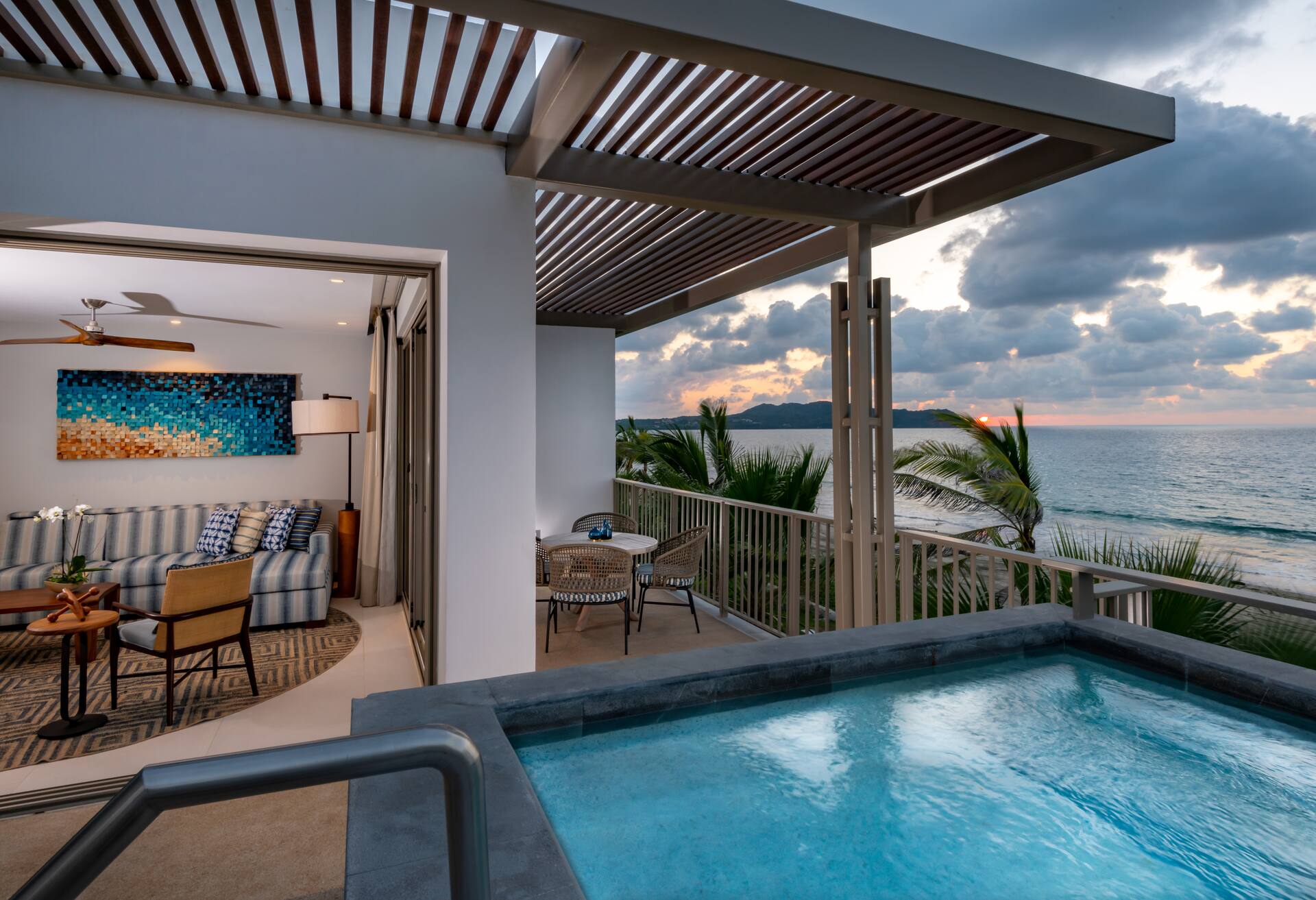 Beachfront Signature Suite Plunge Pool King
