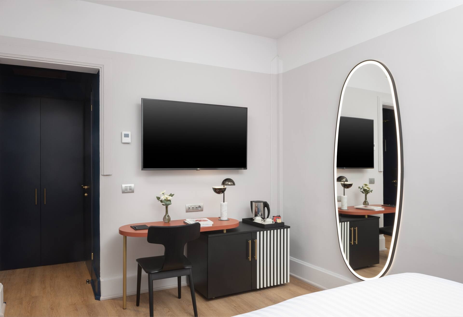 Queen Classic Room
