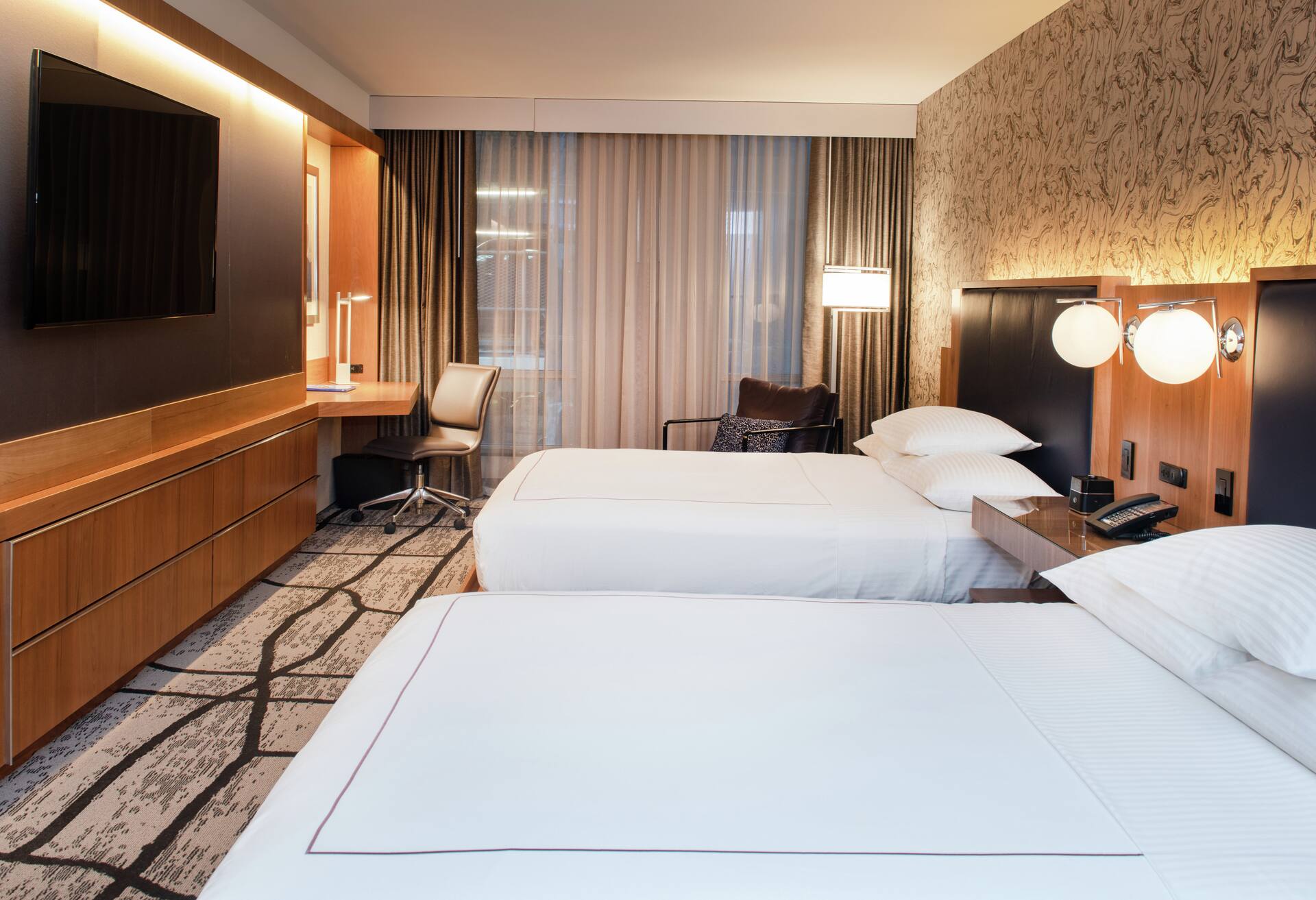 2 Queens Beds Corner Room, Four Seasons Hotel Megeve