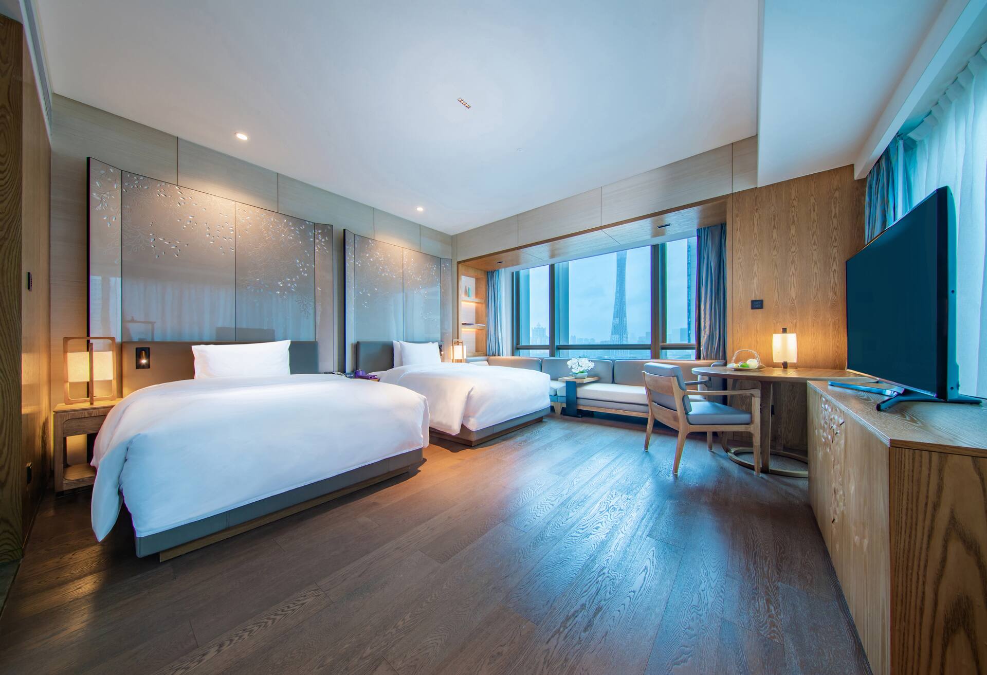 Two Queen Deluxe Room Canton Tower River View thumbnail 6