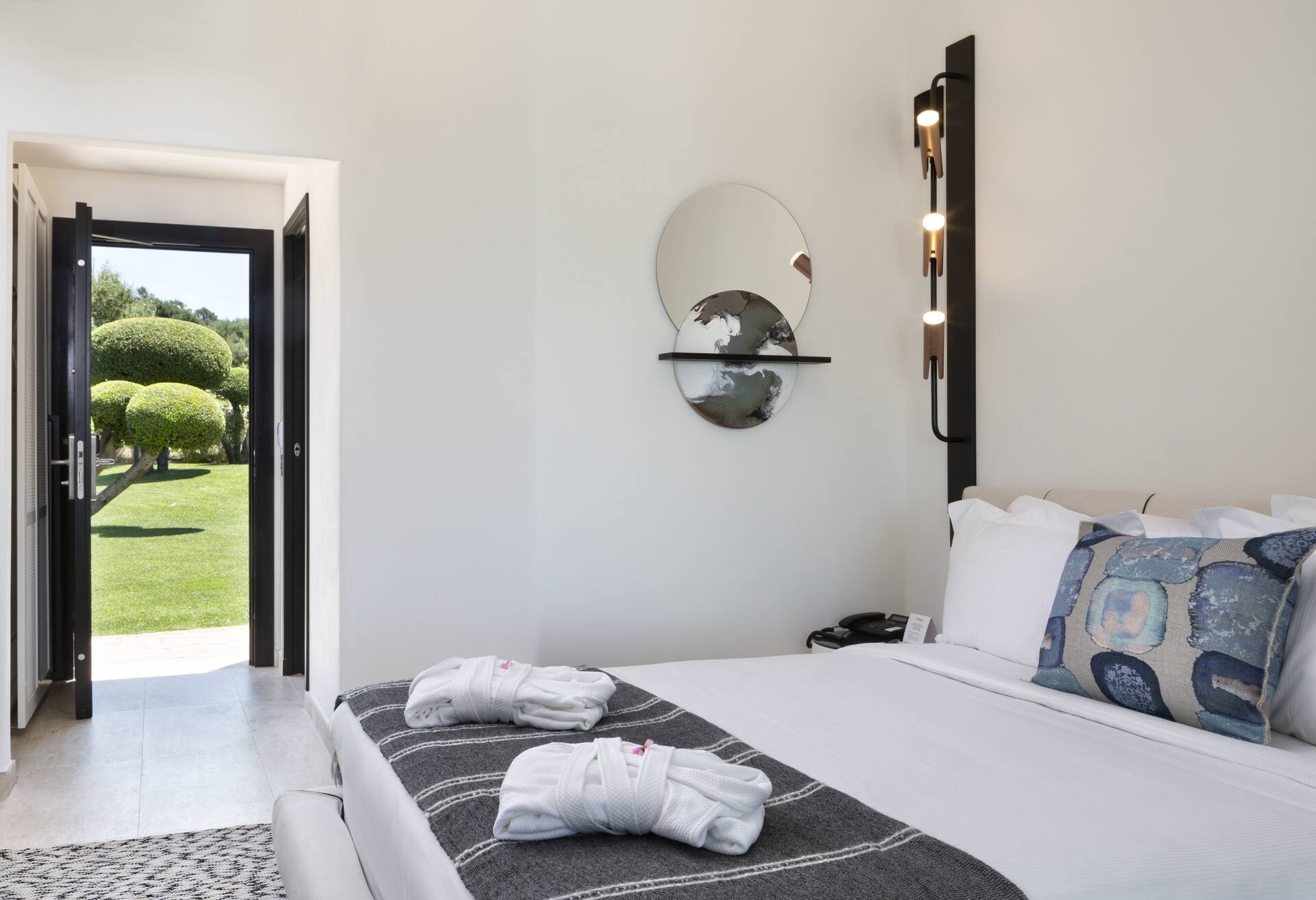 Queen Deluxe Room with Sea View