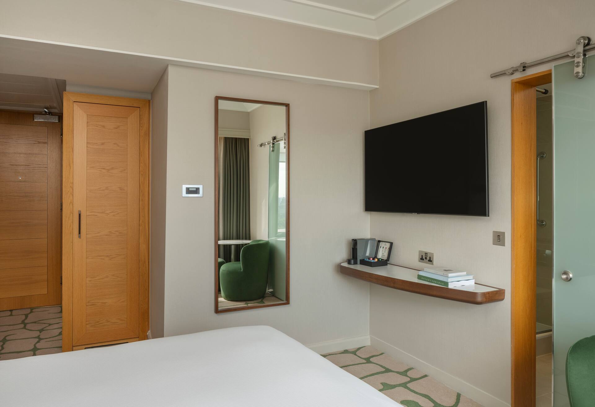 Queen Guest Room