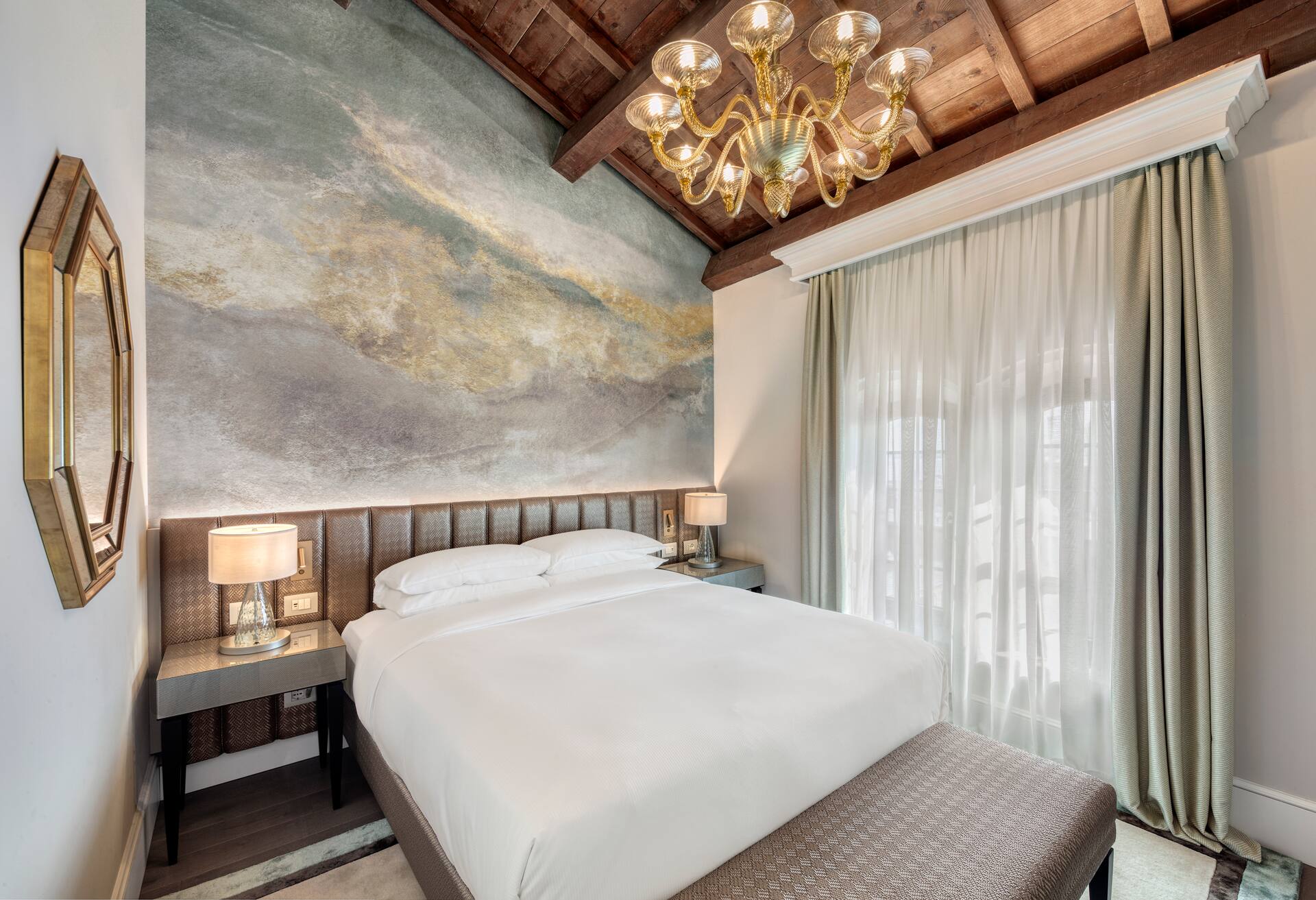 Queen Molino Superior Room
