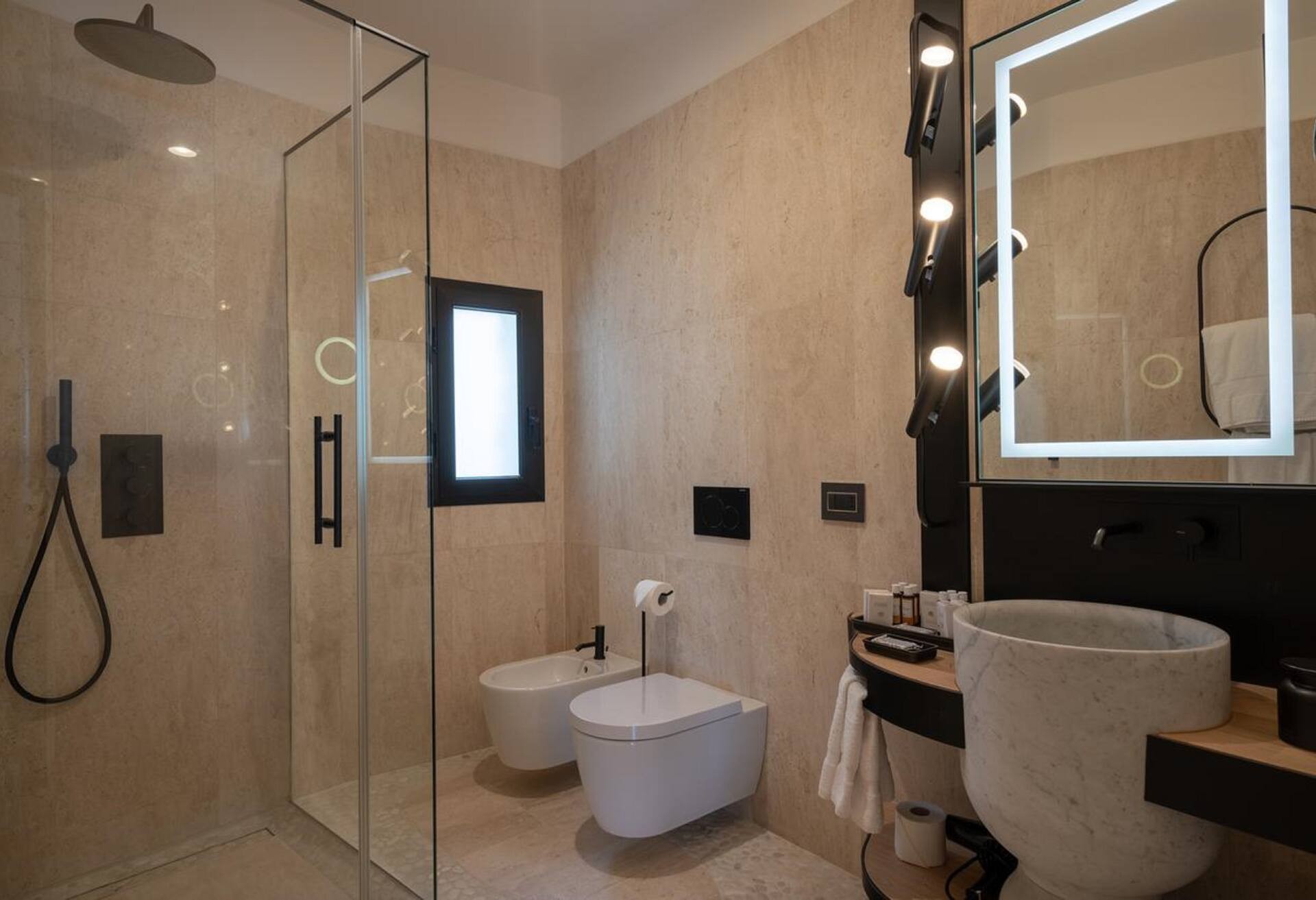 Queen Deluxe Room with Sea View photo 2