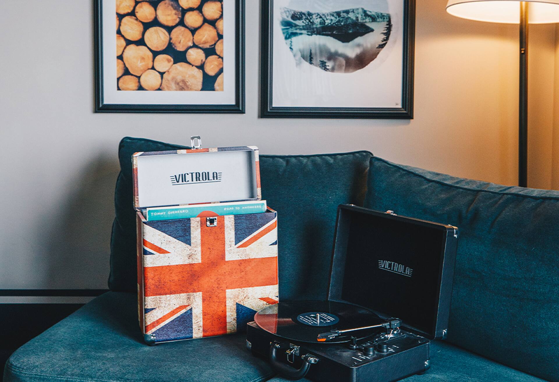 Vinyl Suite-1 King 1 Bedroom W/ Record Player