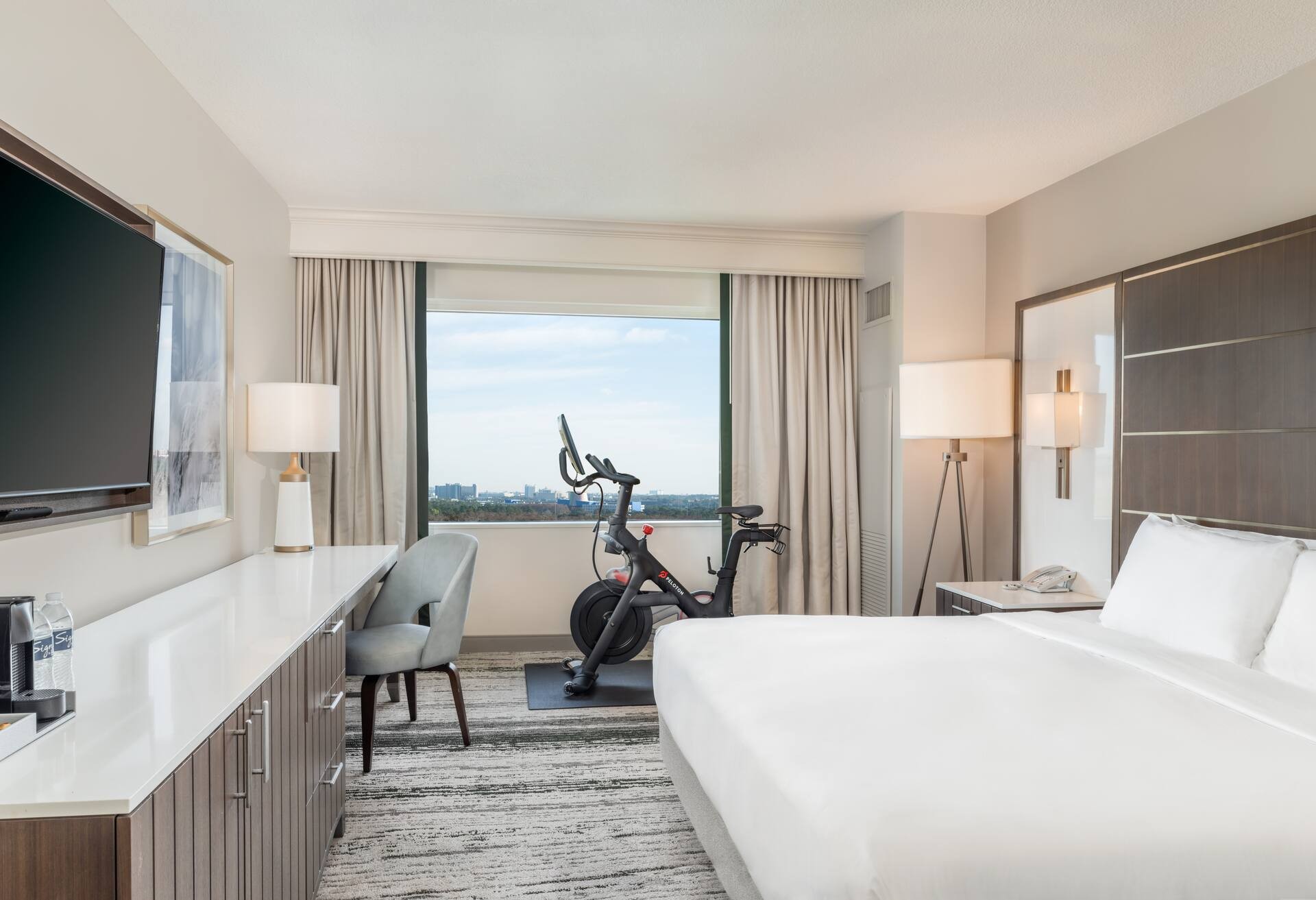 Presidential Room, 1 King Bed, Accessible (Roll-in Shower)