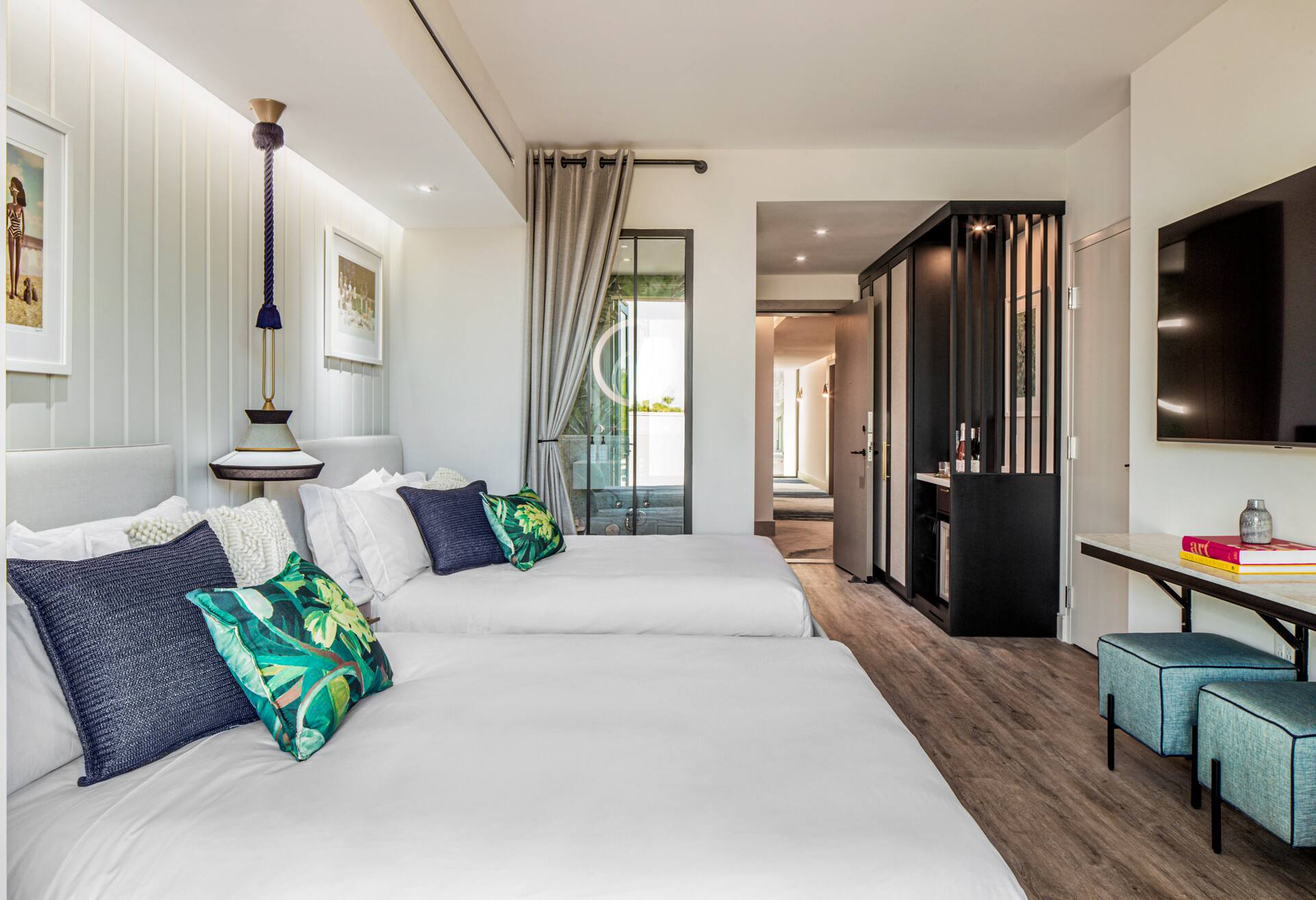 2 Queen Beds Guestroom