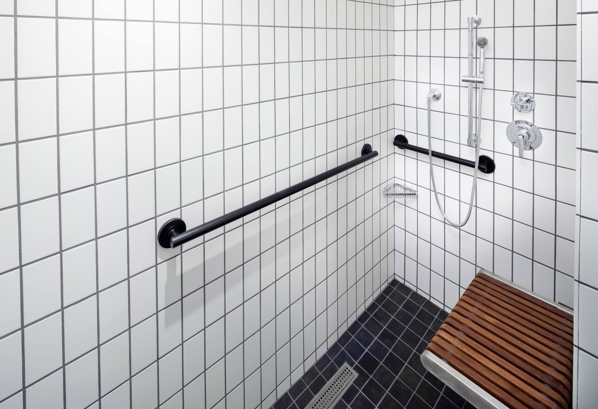 1 King Mobility Accessible W/ Roll-in Shower photo 3