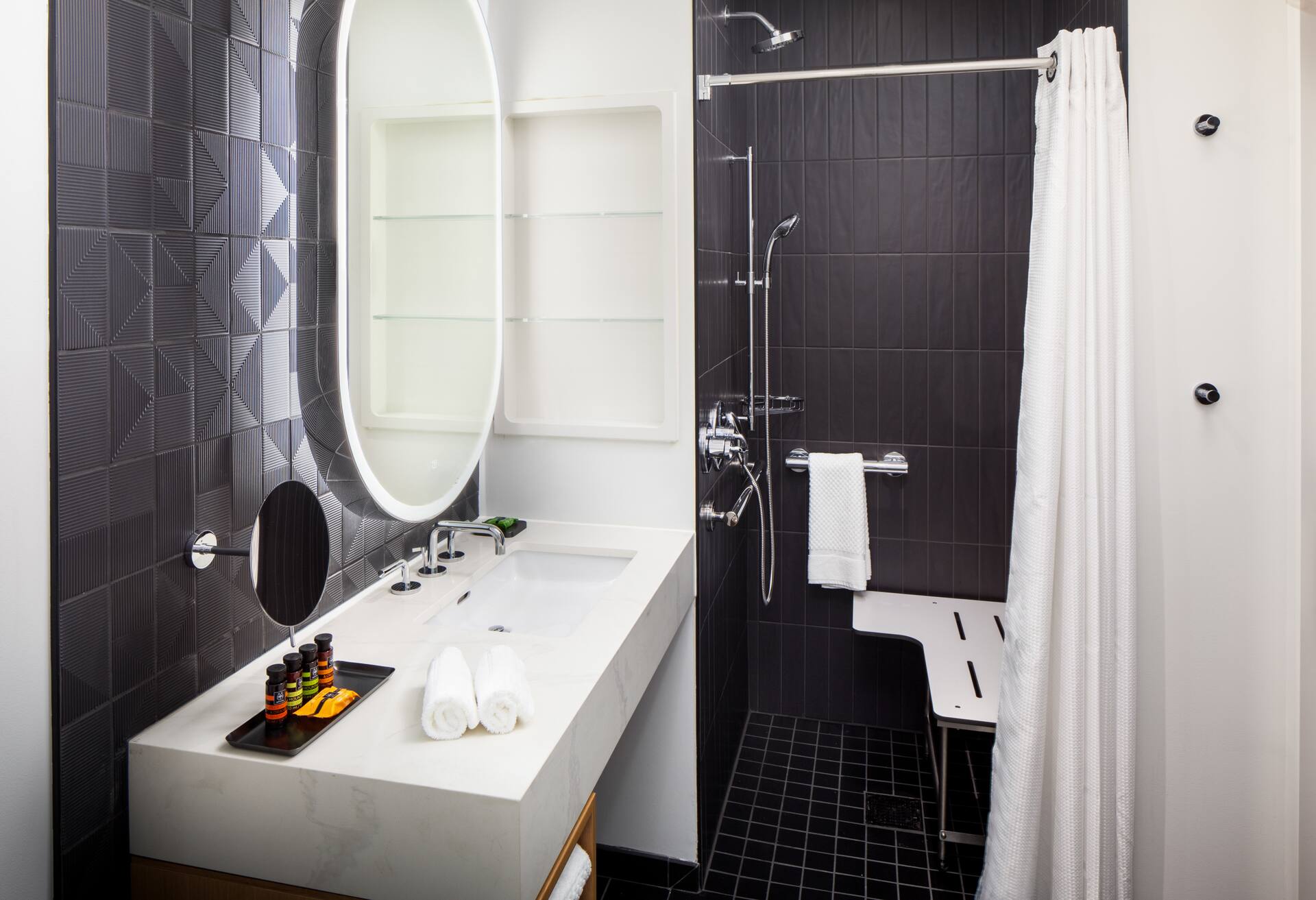 1 King Mob/hear Accessible Transfer Shower photo 3