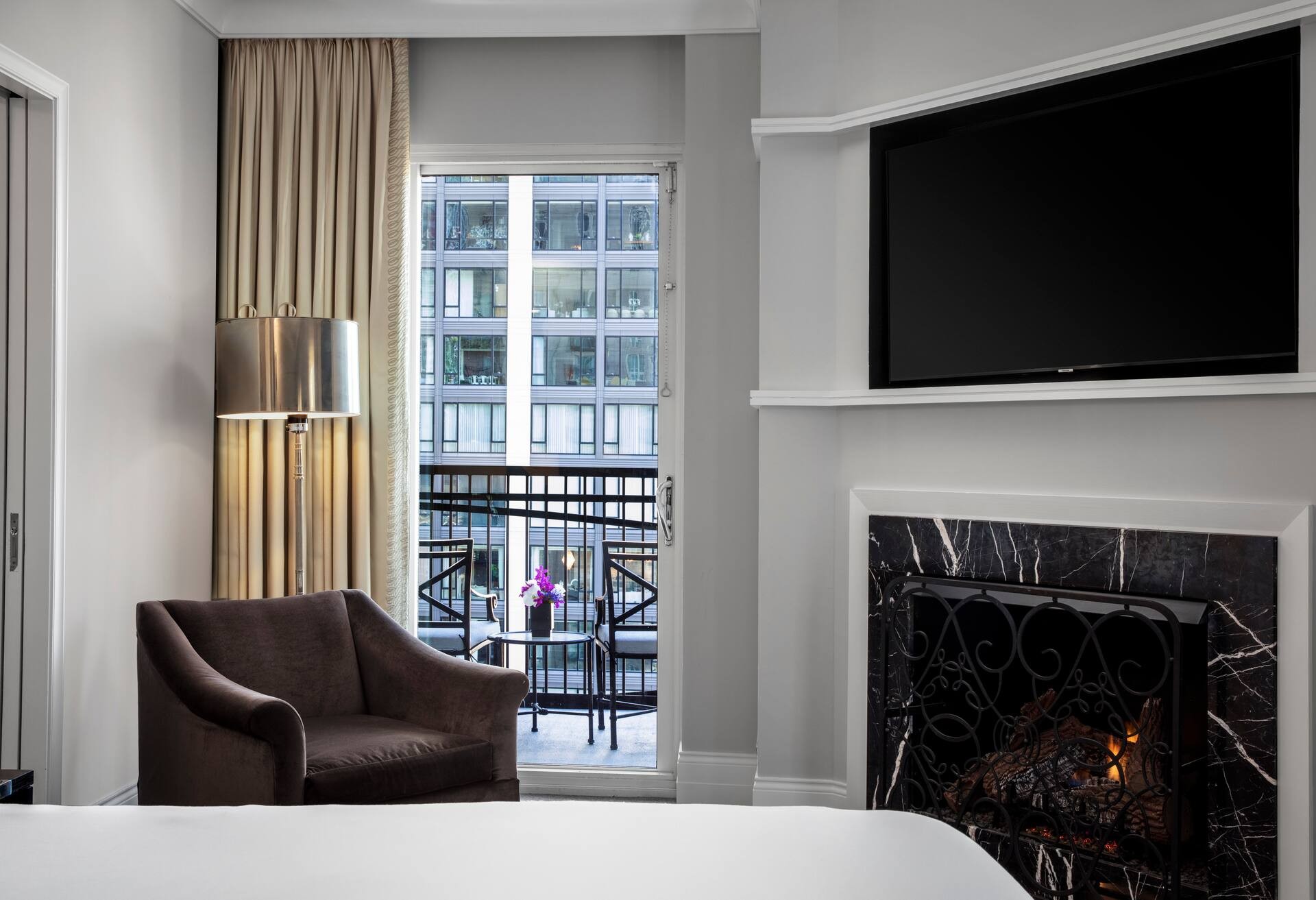 Terrace King W/ Fireplace