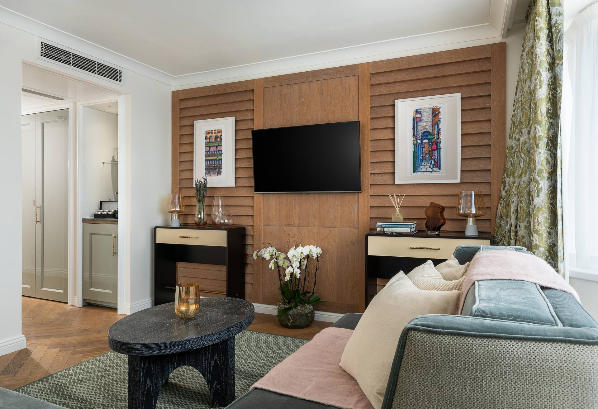 The Earlsfort Suite King Bed