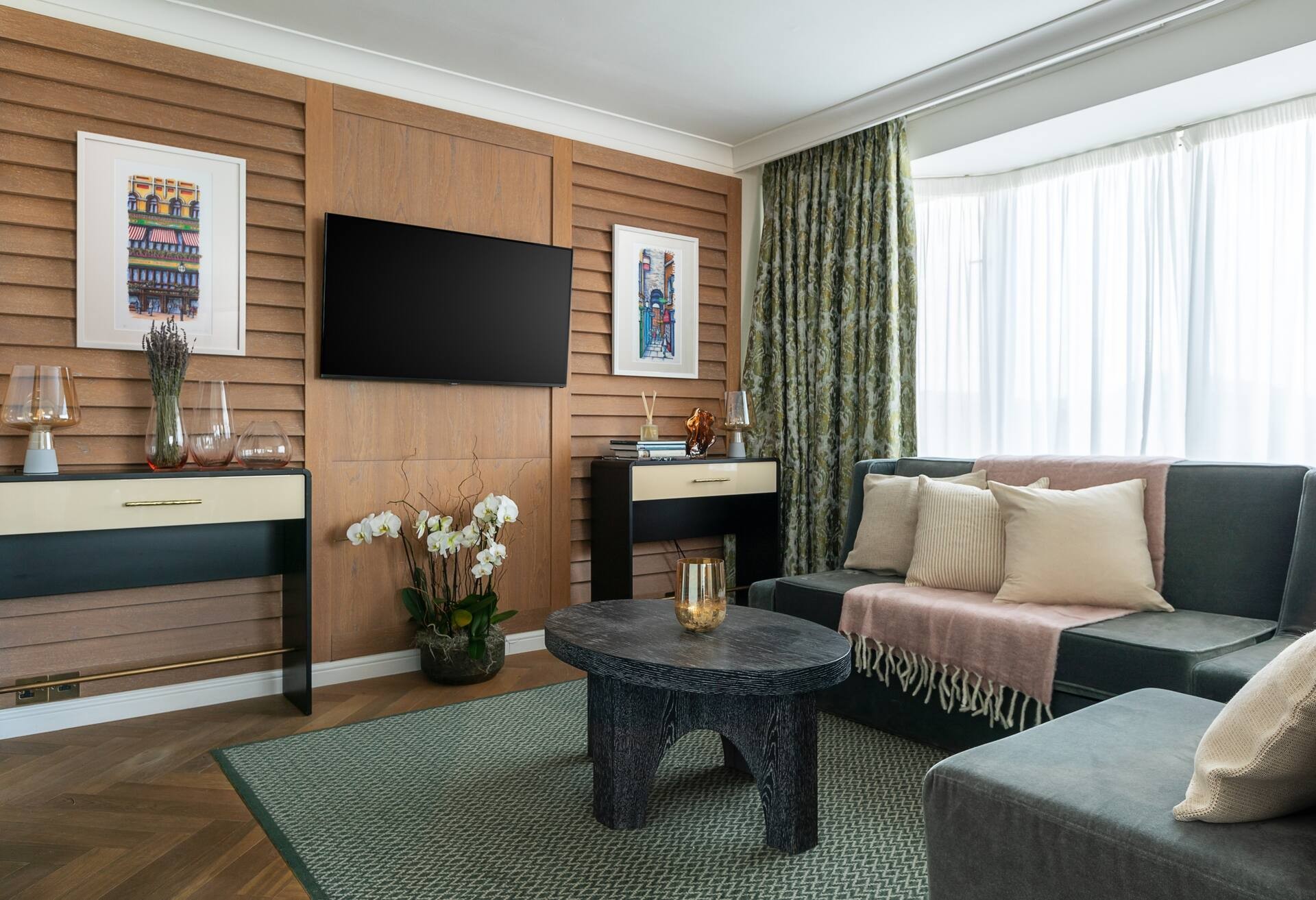 The Earlsfort Suite King Bed