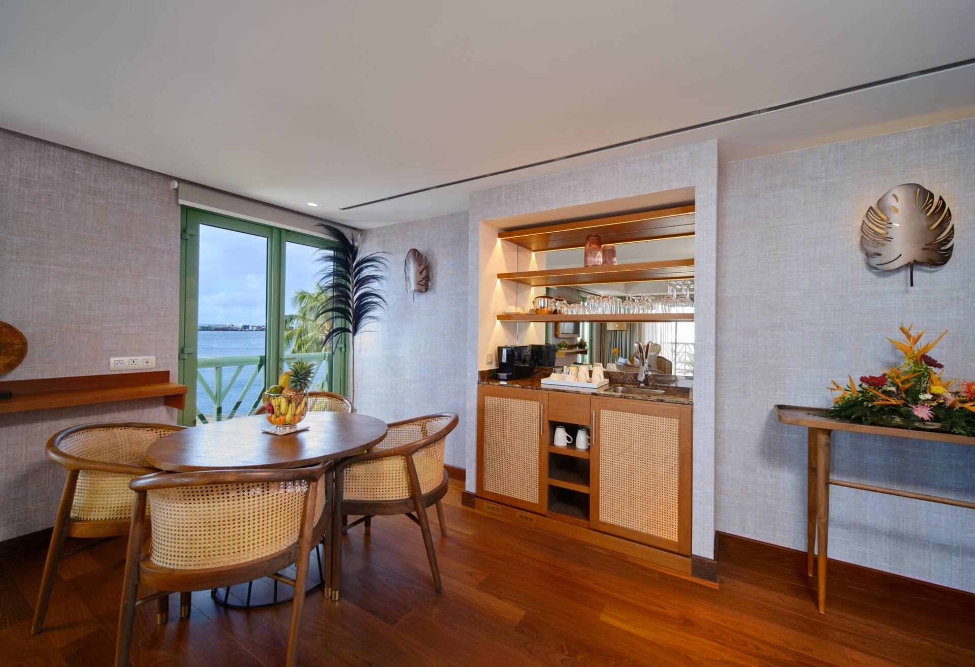 1 King Bed Royal Ocean View Suite Hiro
