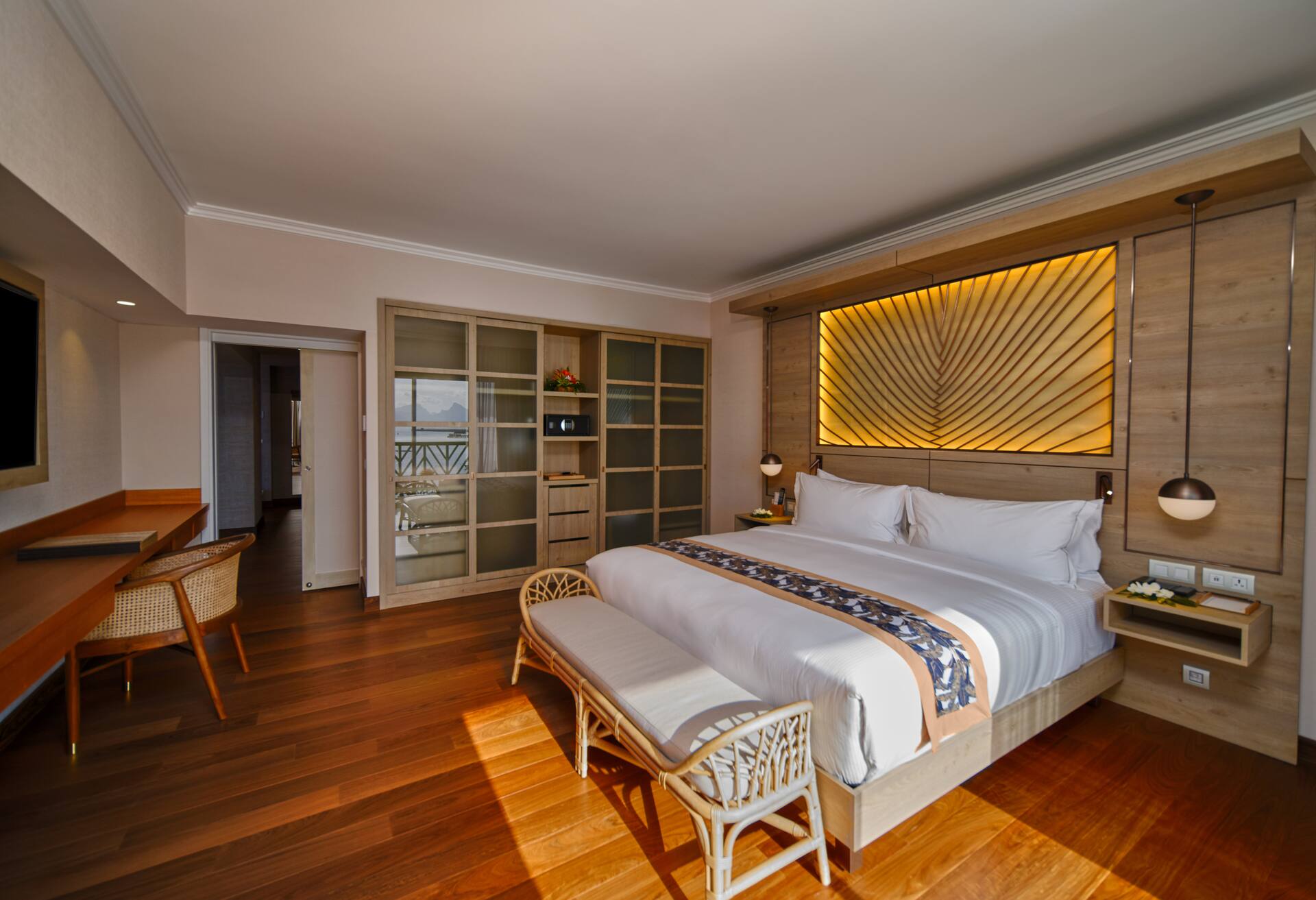 1 King Bed Royal Ocean View Suite Hiro