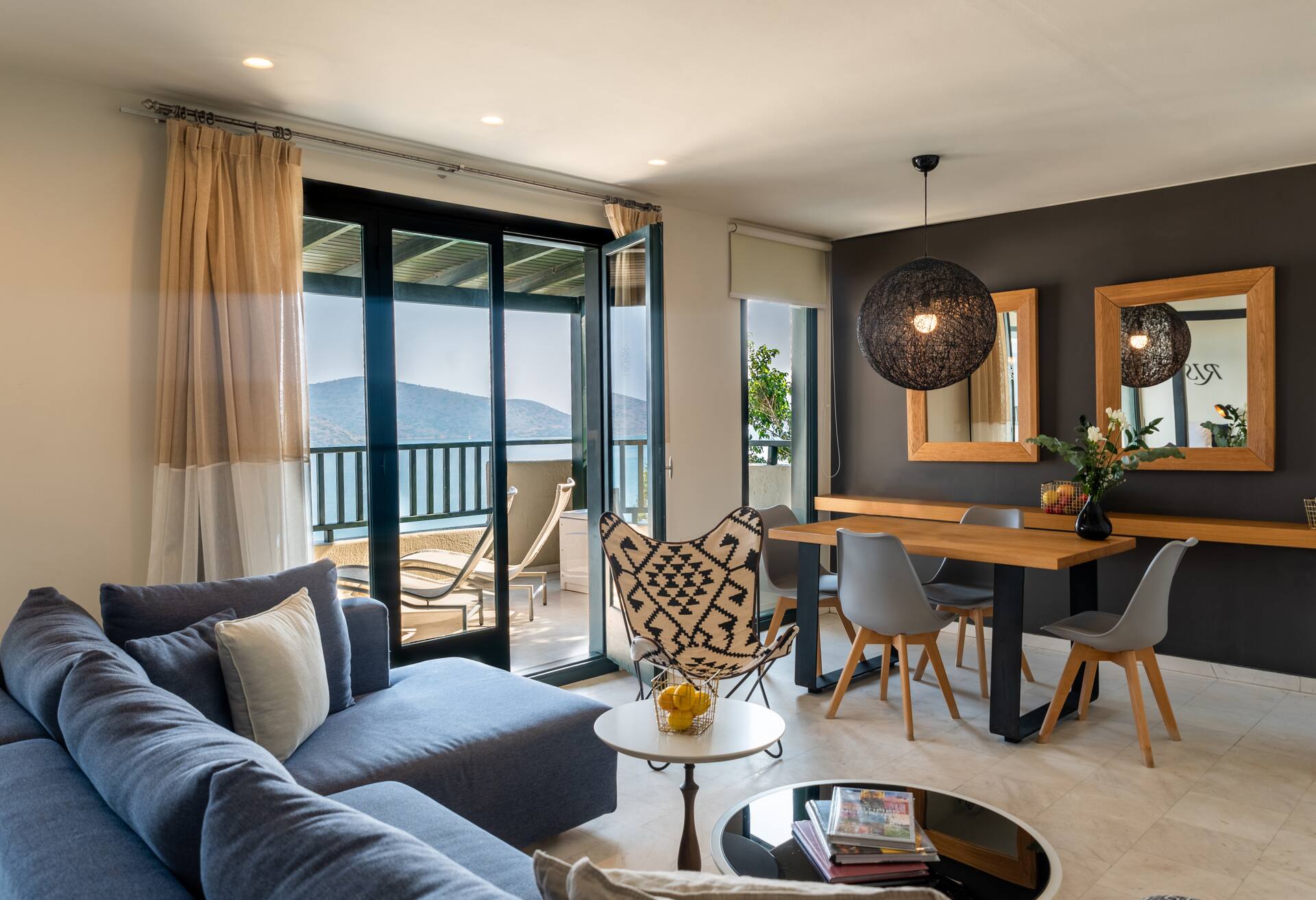 King Sapphire Cozy Suite