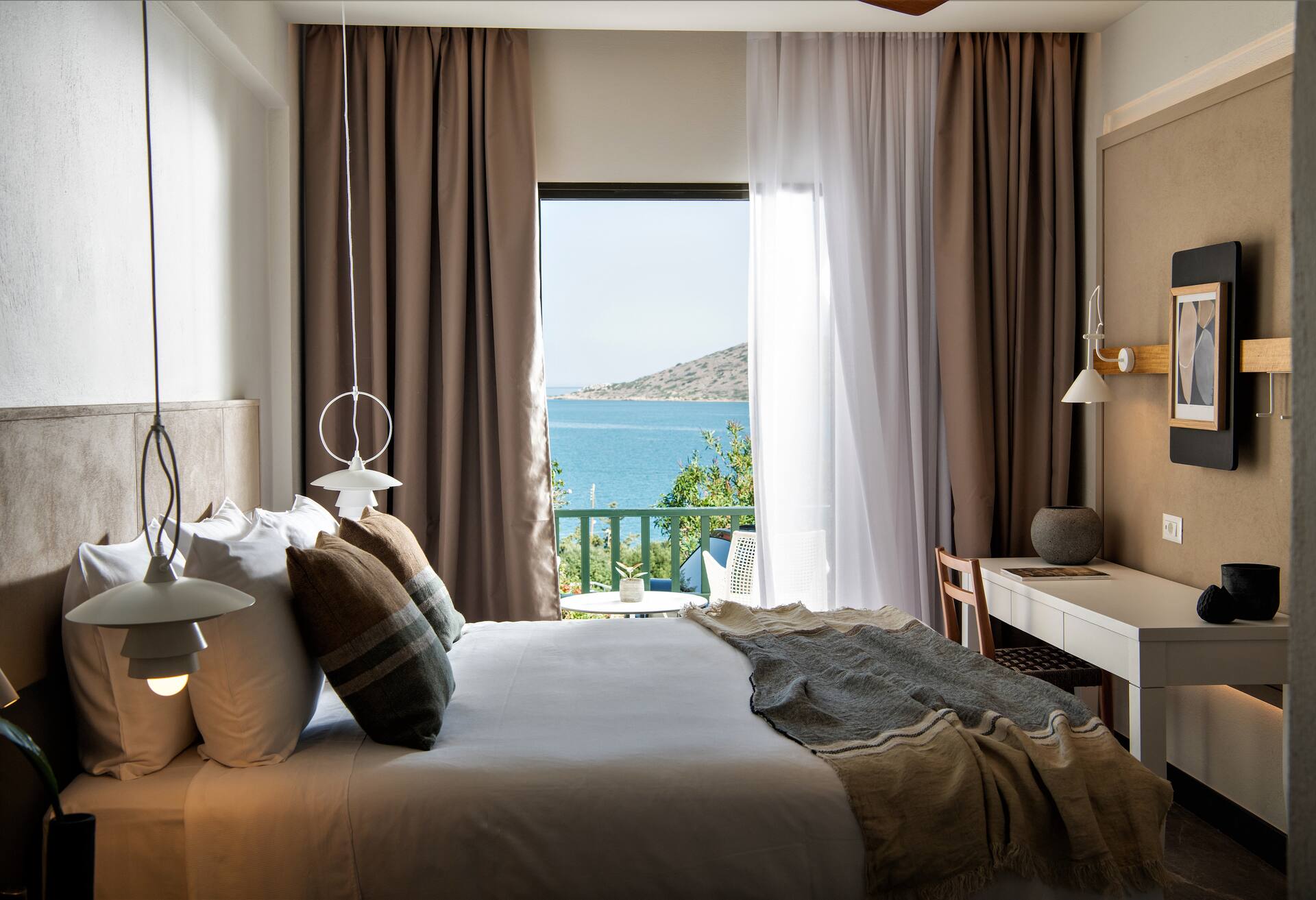 Queen Sapphire Nest with Sea View