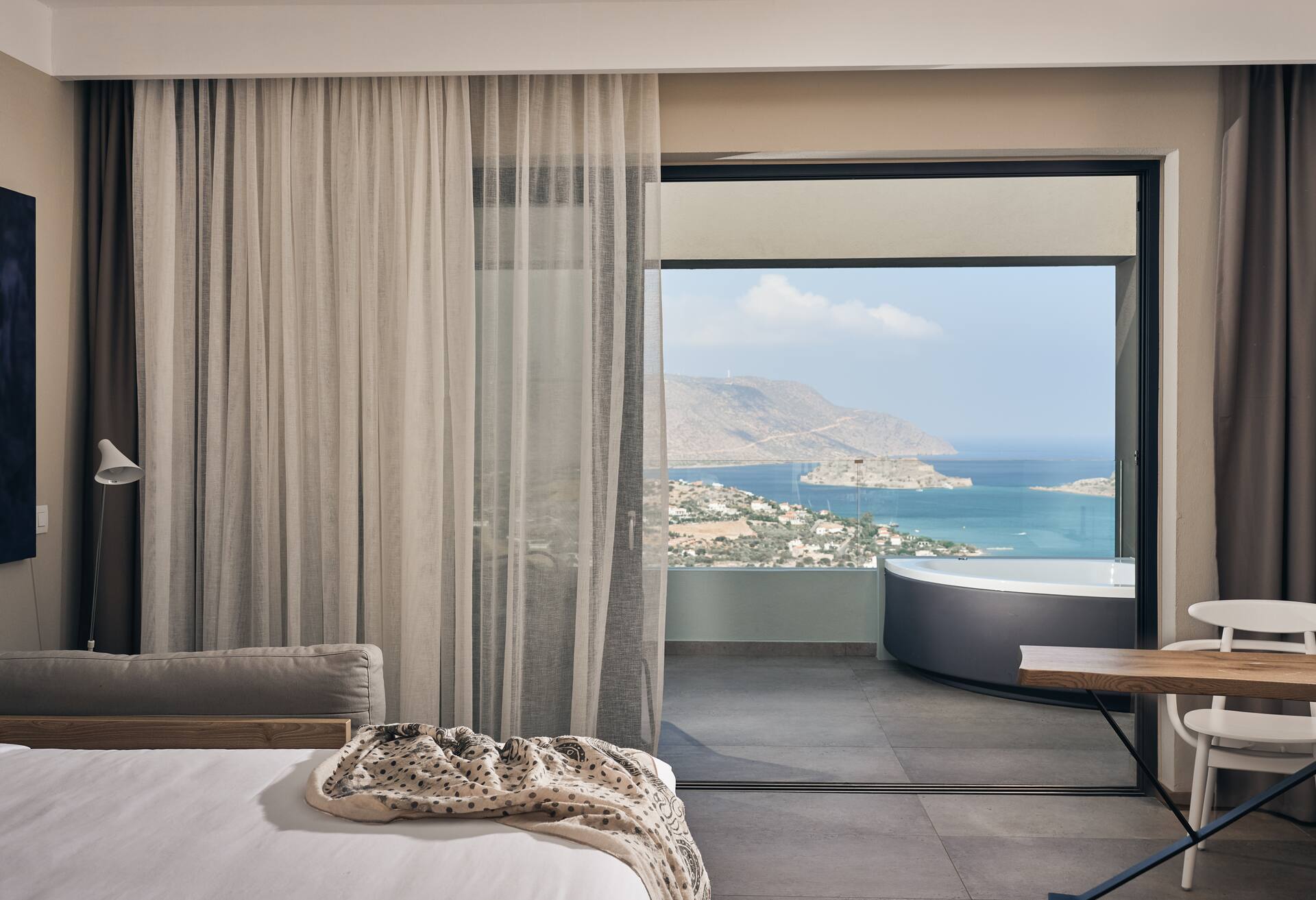 Queen Sapphire Zen Suite with Whirlpool