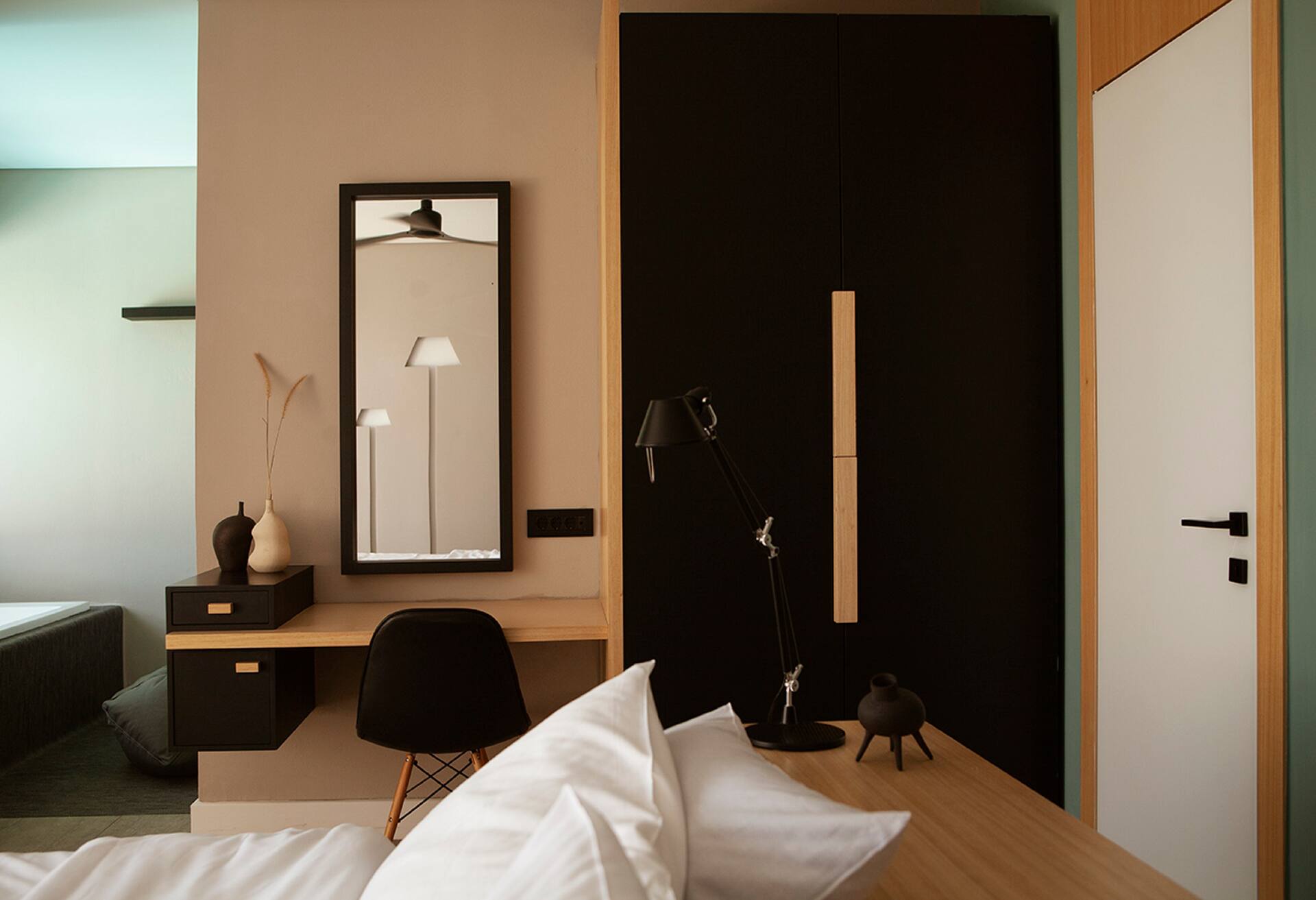 Queen Sapphire Zen Suite with Private Pool photo 3
