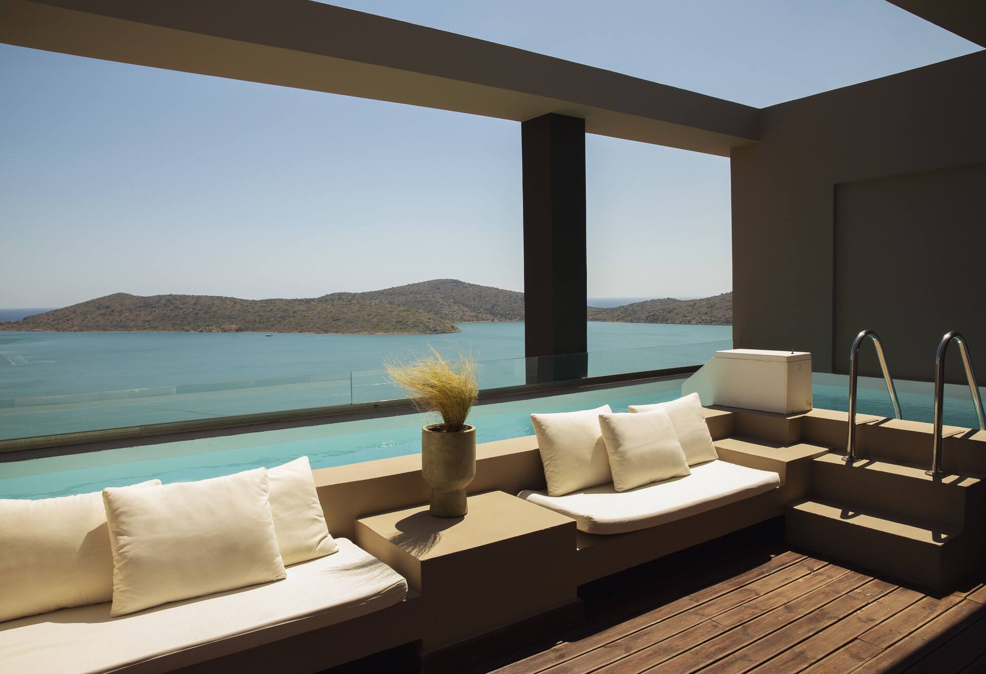Queen Sapphire Zen Suite with Private Pool