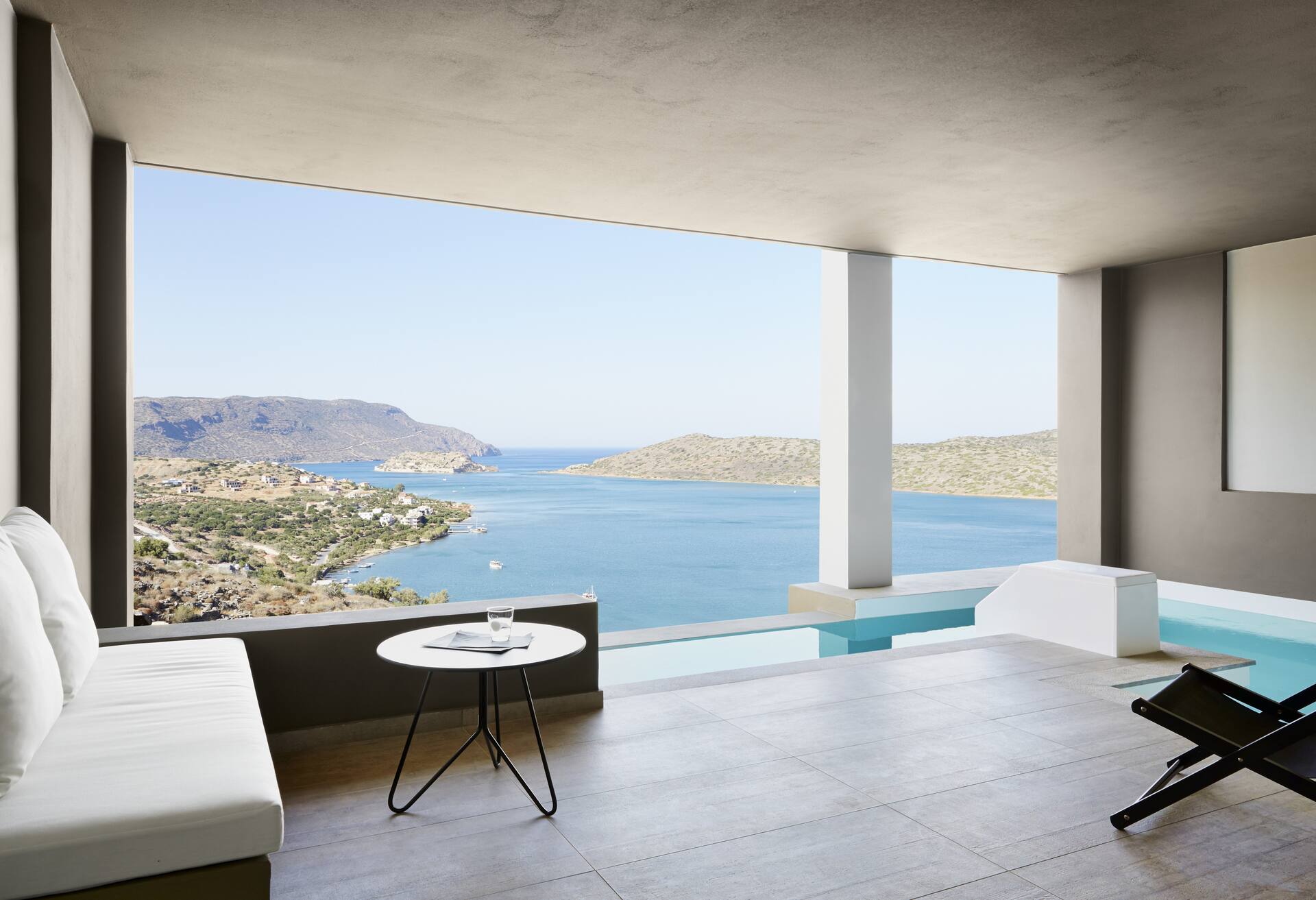 Queen Sapphire Zen Suite with Private Pool thumbnail 5