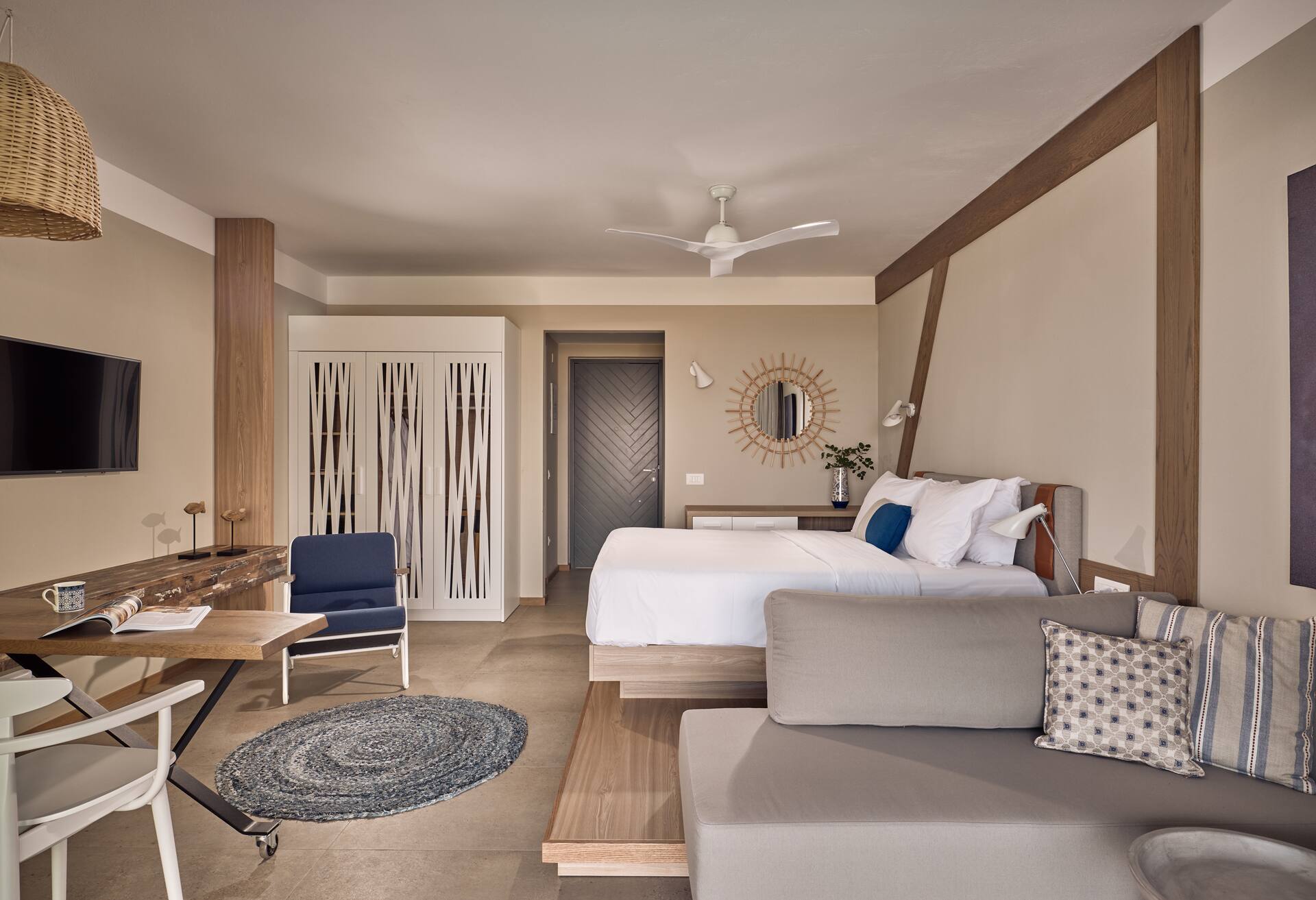 Queen Sapphire Zen Suite with Sharing Pool