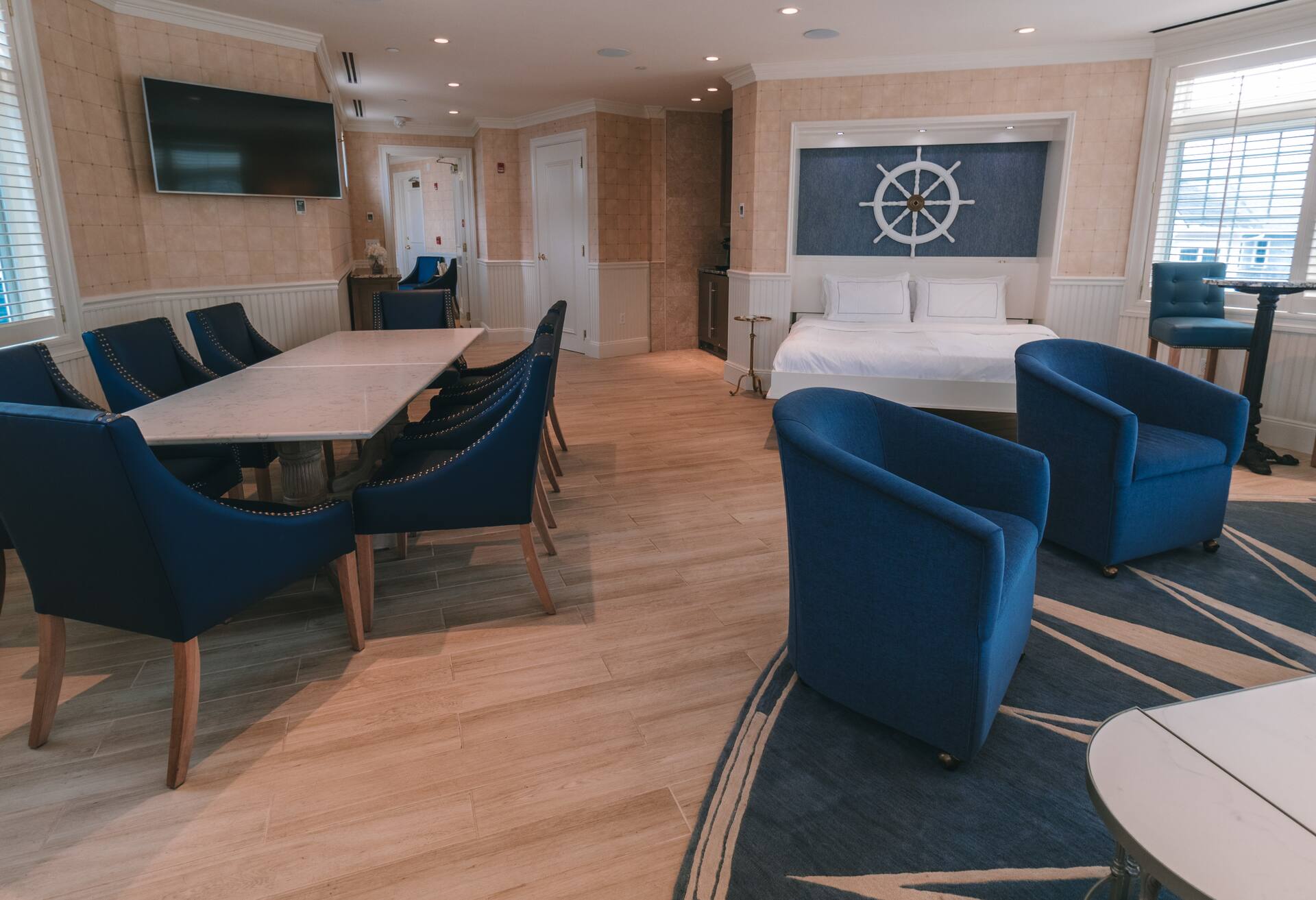 Studio Hospitality Suite 1 Kg Size Murphy Bed photo 1