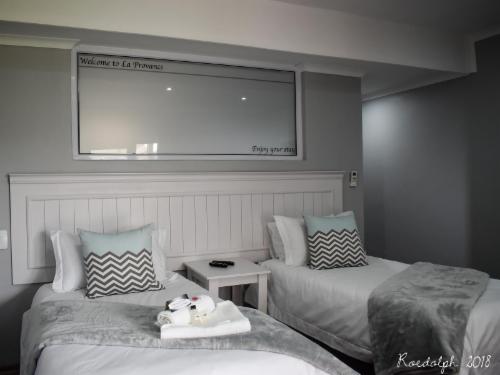 Twin Room {2 single beds in room}