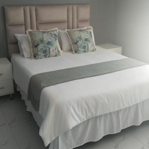 Deluxe Queen Suite