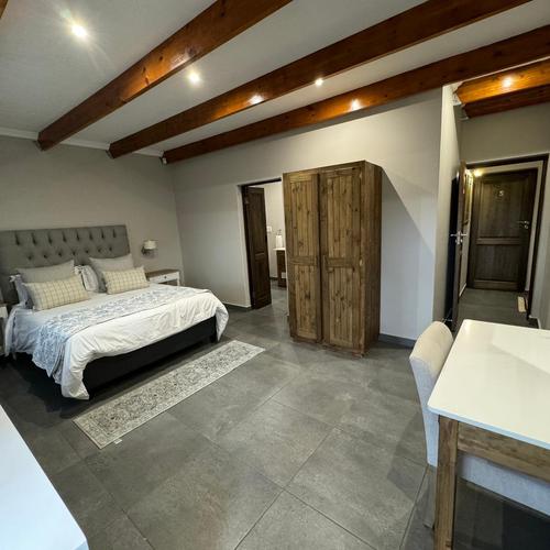 Luxury Queen Room