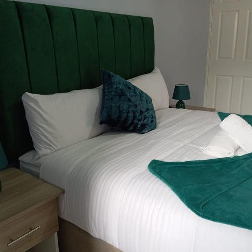 Standard Queen Room