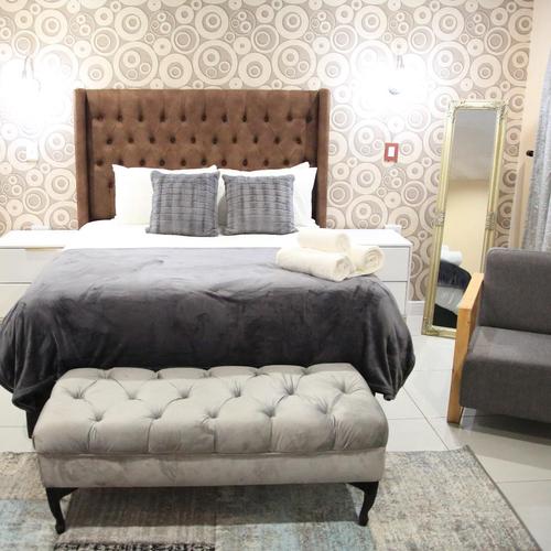 Luxury Queen Room
