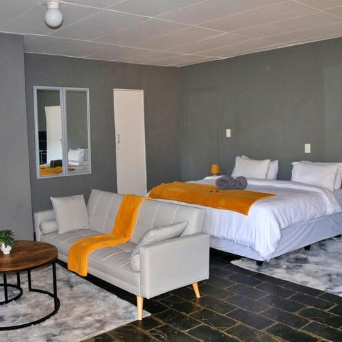 Cosy Mountain FarmStay w/ private Boma