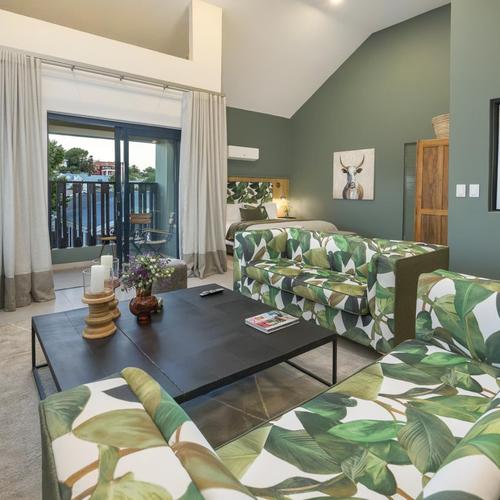 Superior King Studio w Balcony & Bbq
