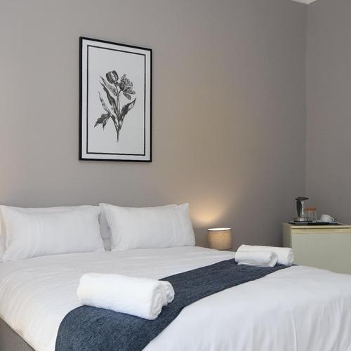 Comfort Queen Room 3
